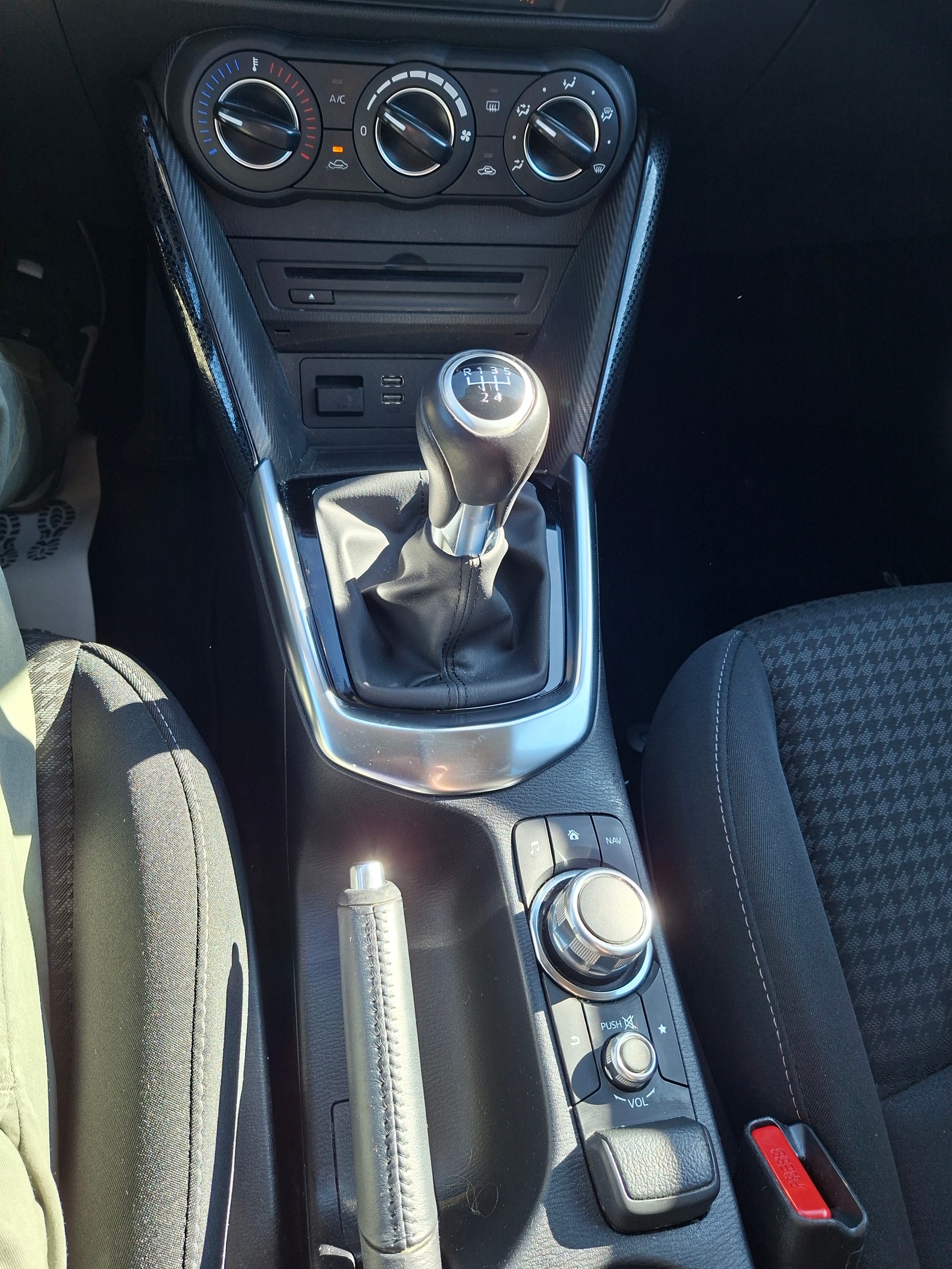 MAZDA 2 SKYACTIV-G 90 Ambition Plus-image-13