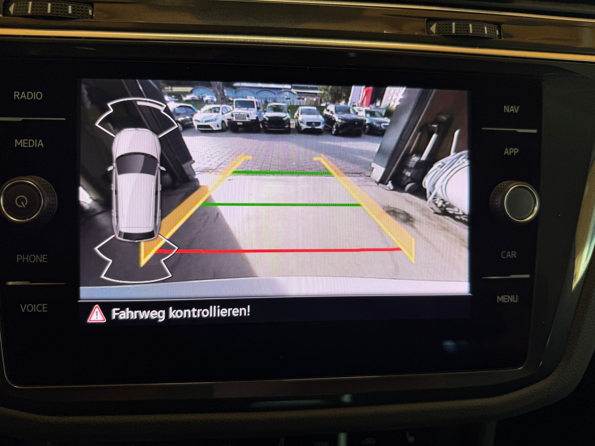 VW Tiguan 2.0 TDI SCR Life 4Motion DSG-image-11