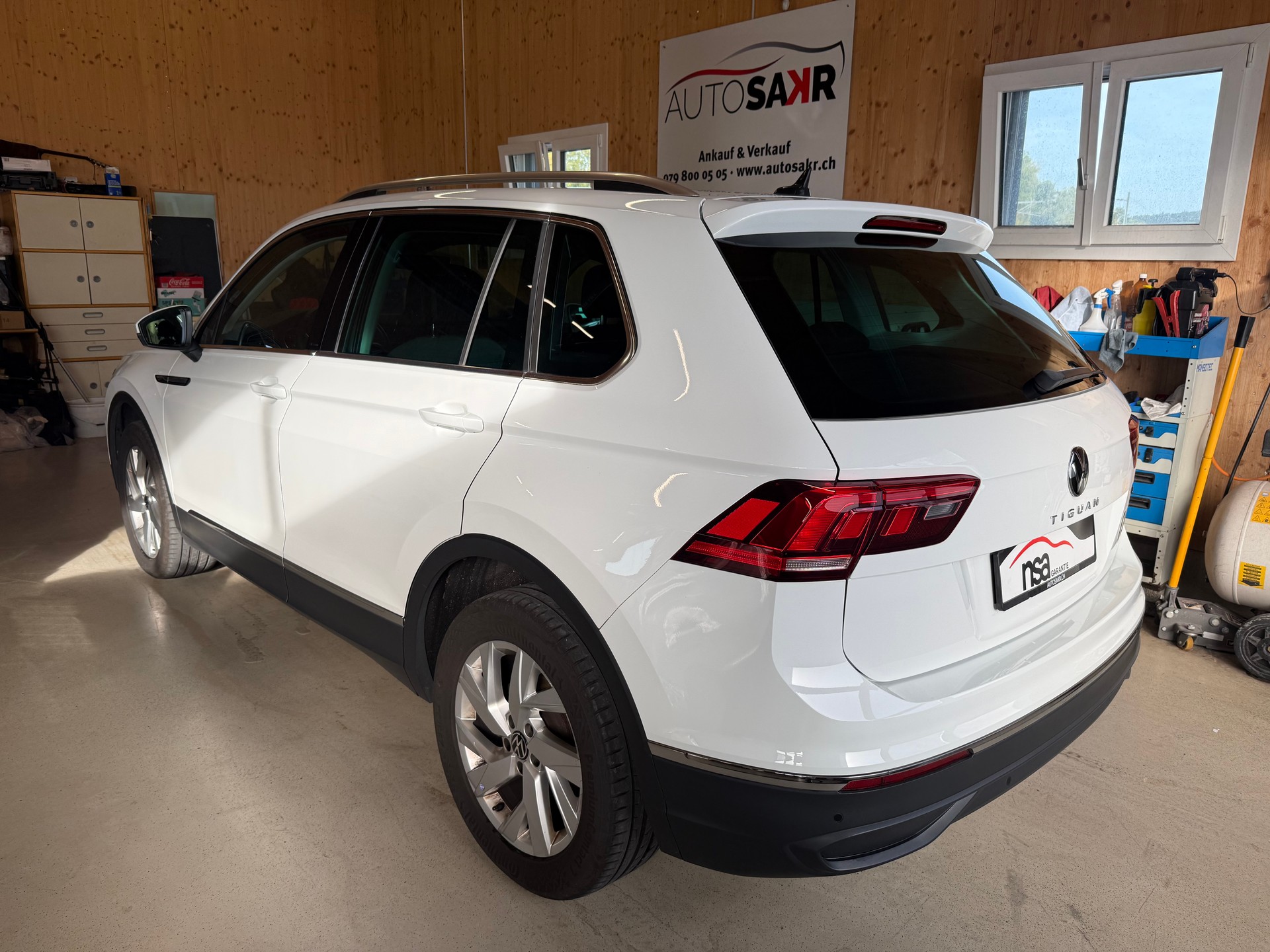 VW Tiguan 2.0 TDI SCR Life 4Motion DSG-image-5