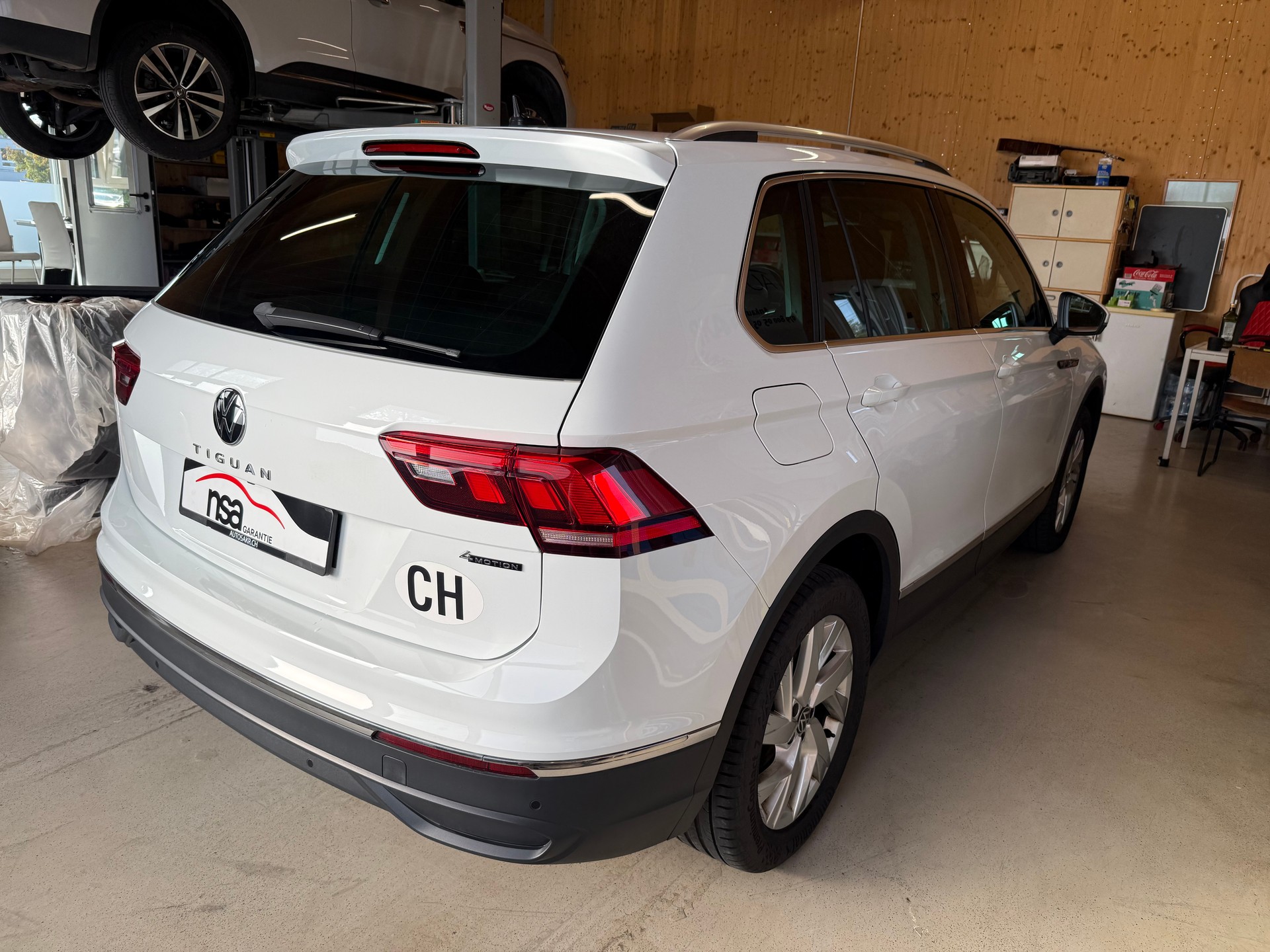 VW Tiguan 2.0 TDI SCR Life 4Motion DSG-showroom-element-3