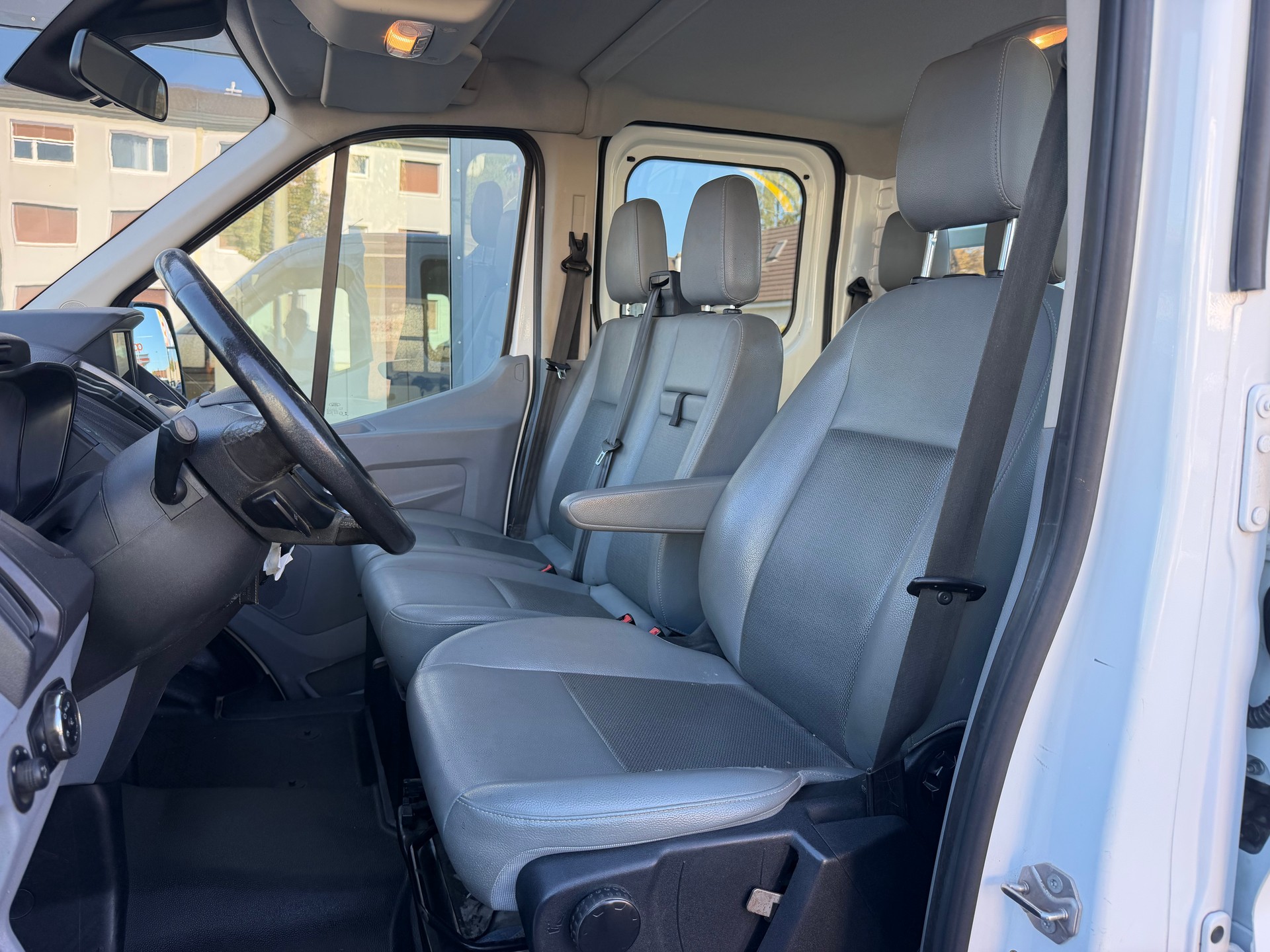 FORD Transit 350 L3 Trend 2.0 TDCi 130 RWD-image-10