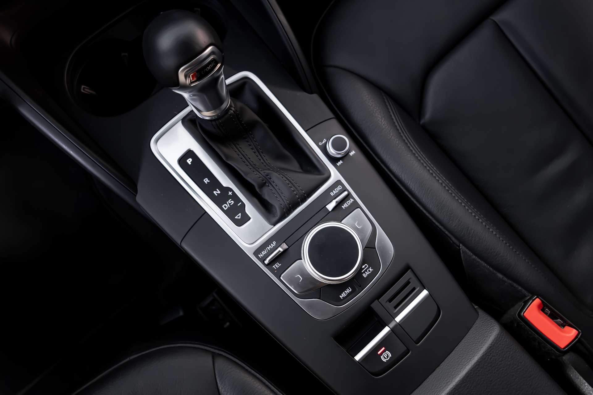 AUDI A3 Sportback 2.0 TDI S-tronic-image-19