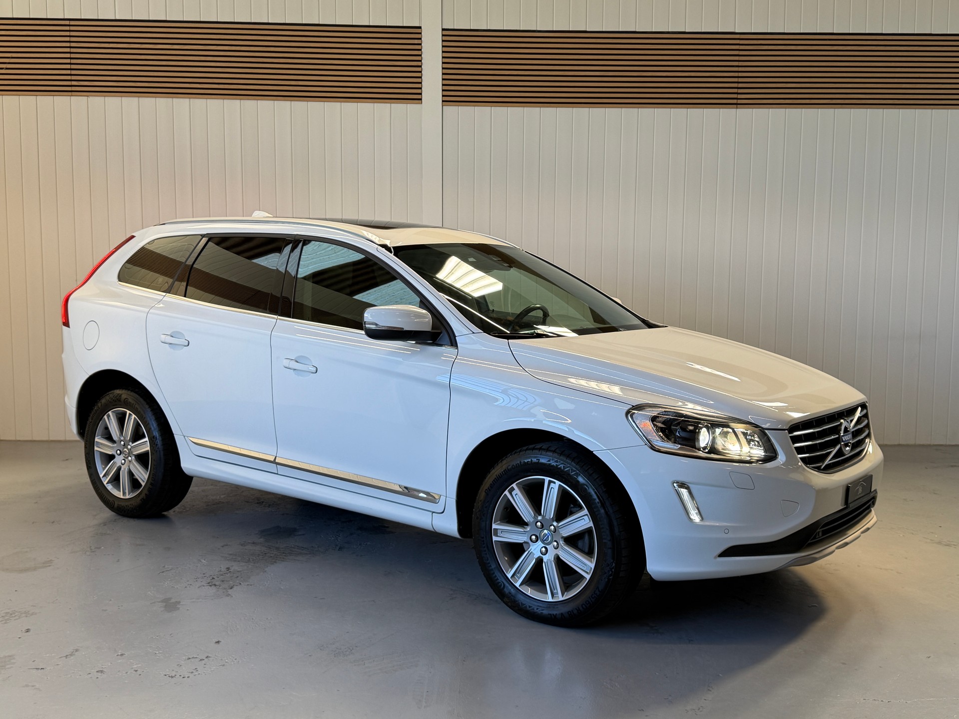 VOLVO XC60 D5 AWD Summum Geartronic - frisch ab MFK und Service - abnehmbare AHK-image-6