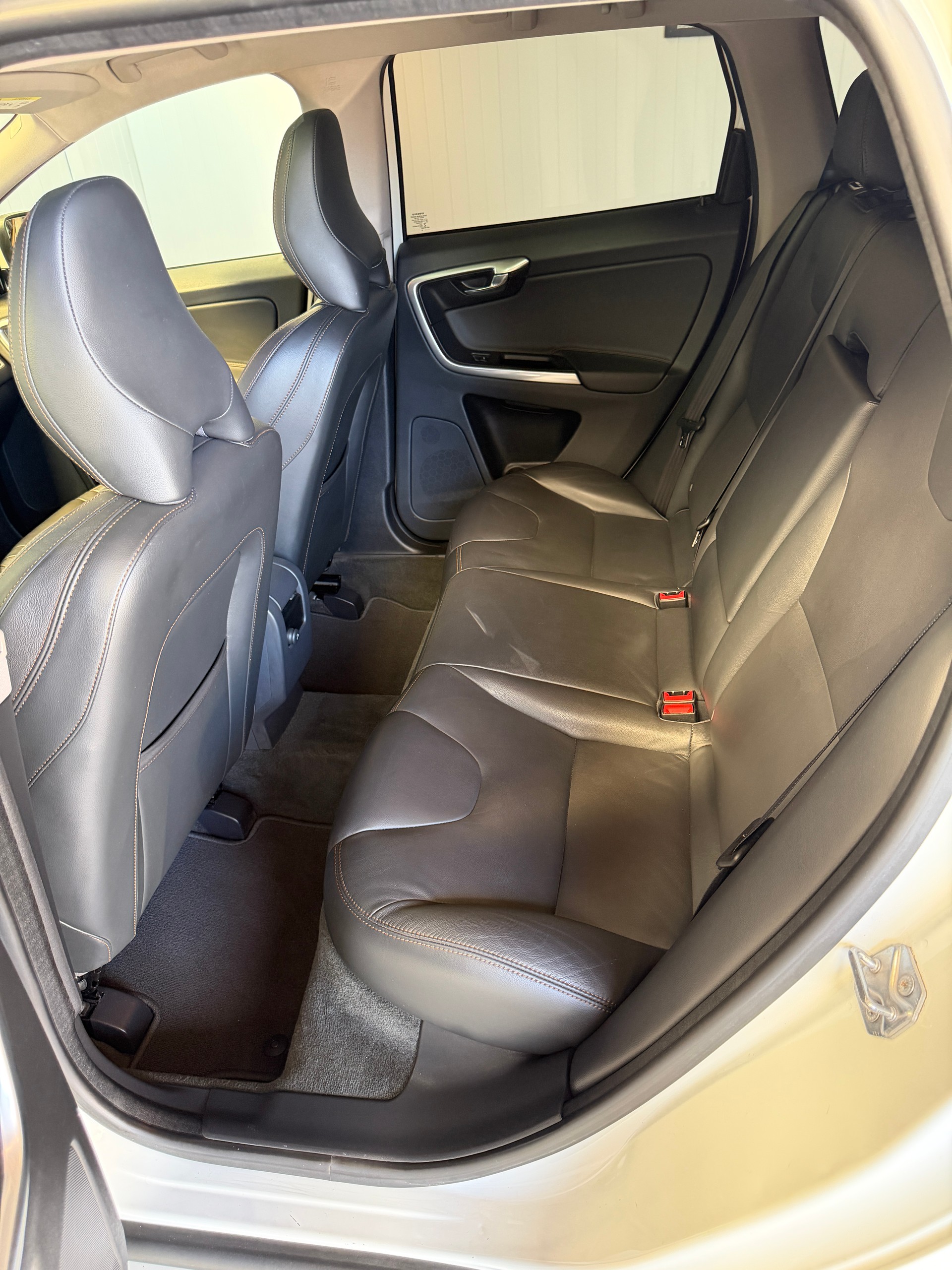 VOLVO XC60 D5 AWD Summum Geartronic - frisch ab MFK und Service - abnehmbare AHK-image-11