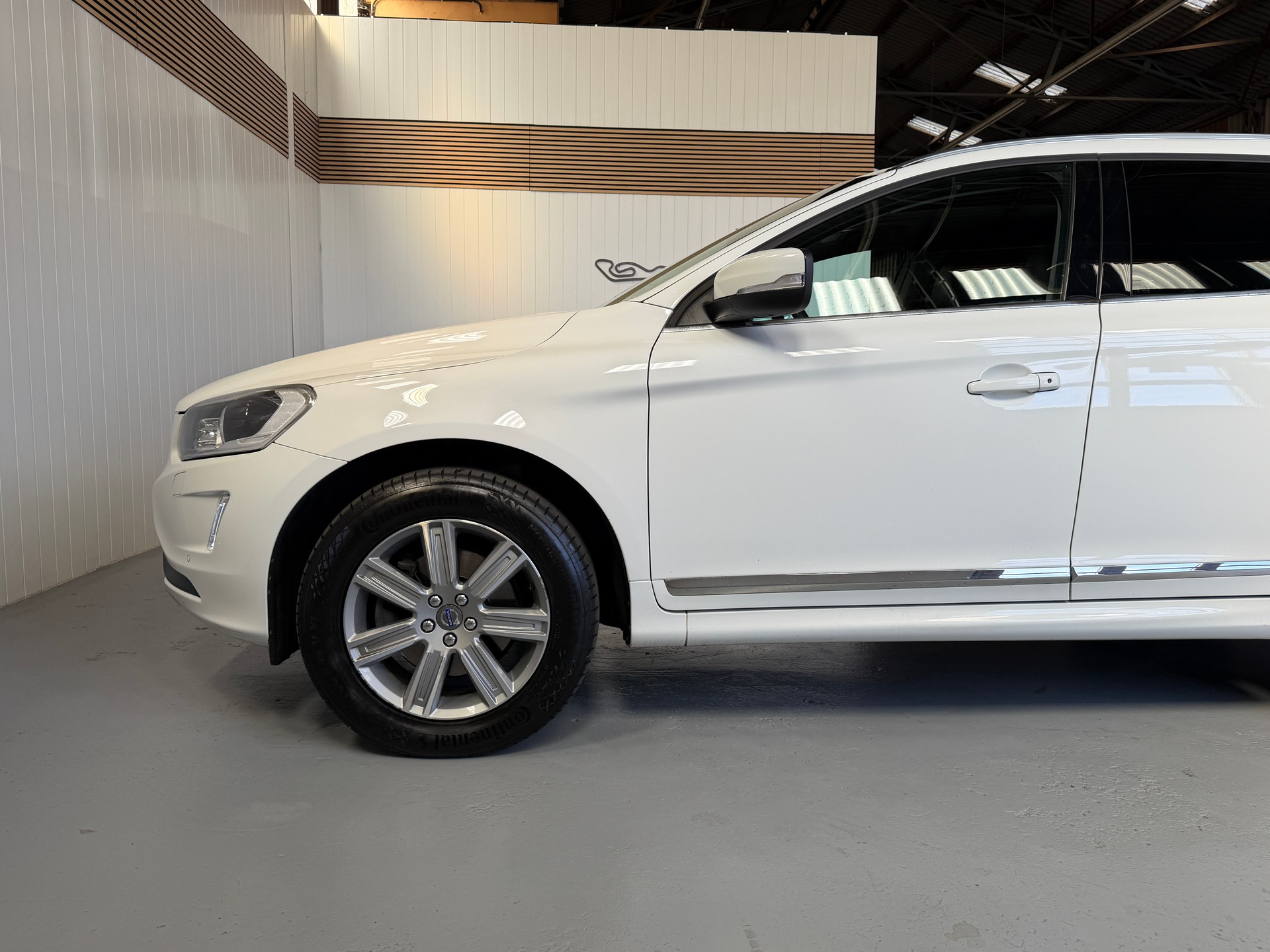 VOLVO XC60 D5 AWD Summum Geartronic - frisch ab MFK und Service - abnehmbare AHK-image-7