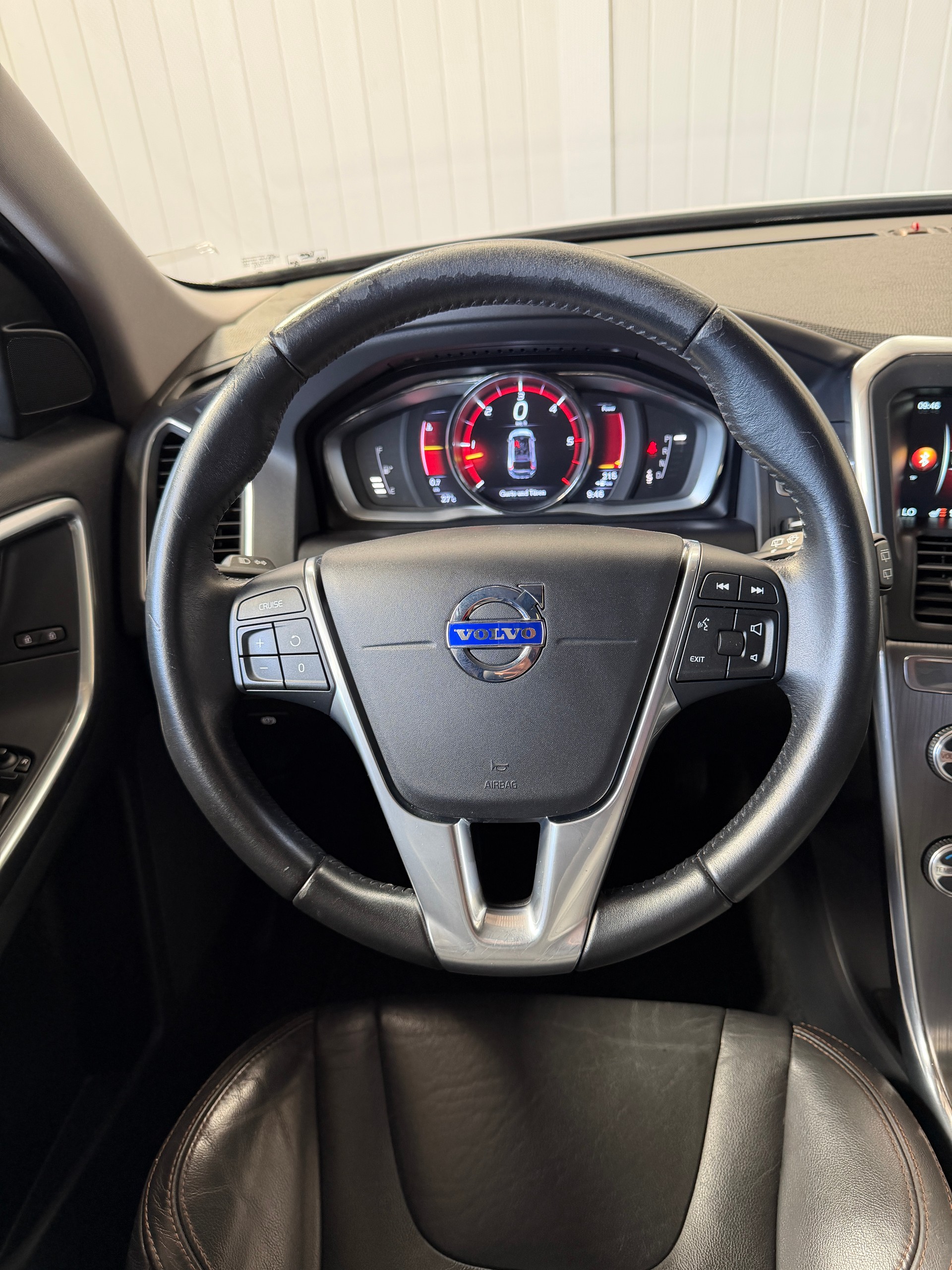 VOLVO XC60 D5 AWD Summum Geartronic - frisch ab MFK und Service - abnehmbare AHK-image-14
