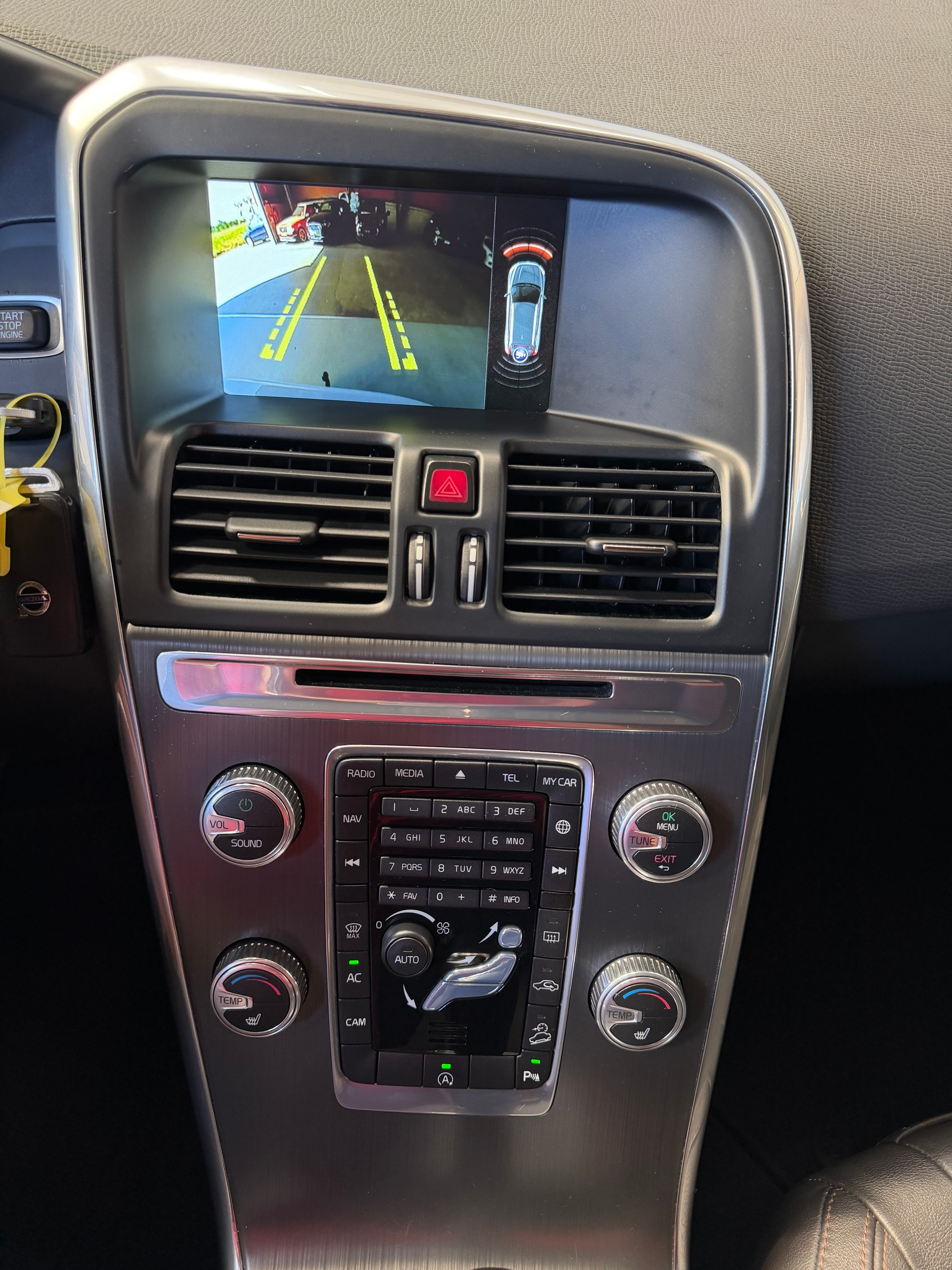 VOLVO XC60 D5 AWD Summum Geartronic - frisch ab MFK und Service - abnehmbare AHK-image-15