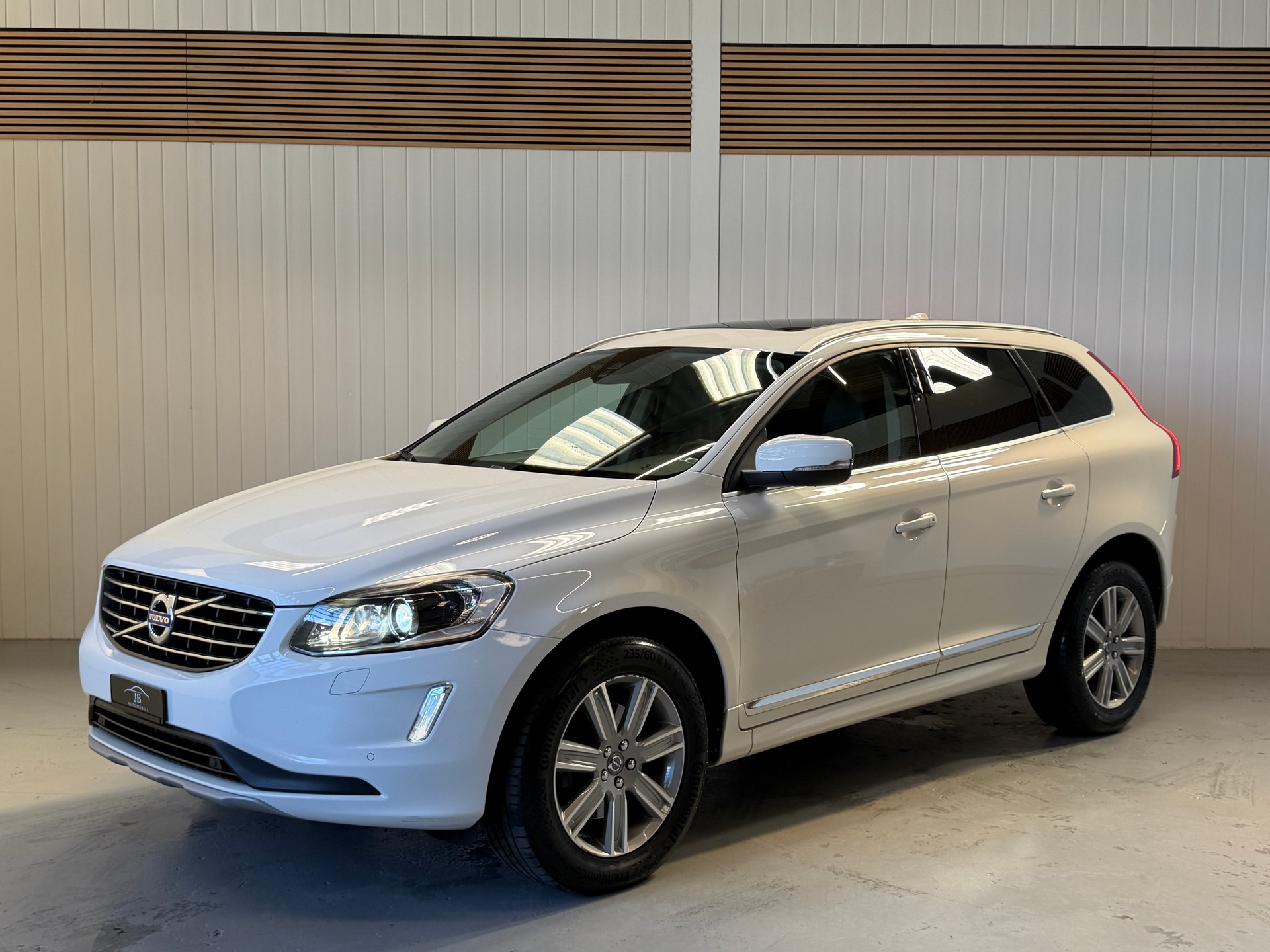 VOLVO XC60 D5 AWD Summum Geartronic - frisch ab MFK und Service - abnehmbare AHK-image-0