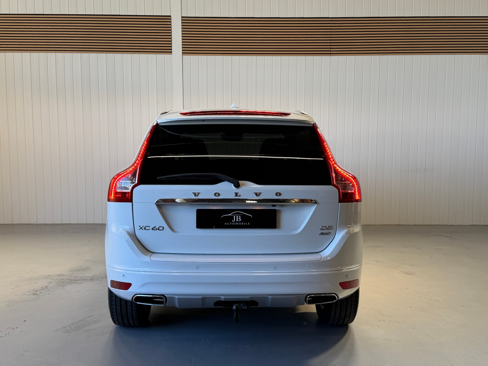 VOLVO XC60 D5 AWD Summum Geartronic - frisch ab MFK und Service - abnehmbare AHK-image-3