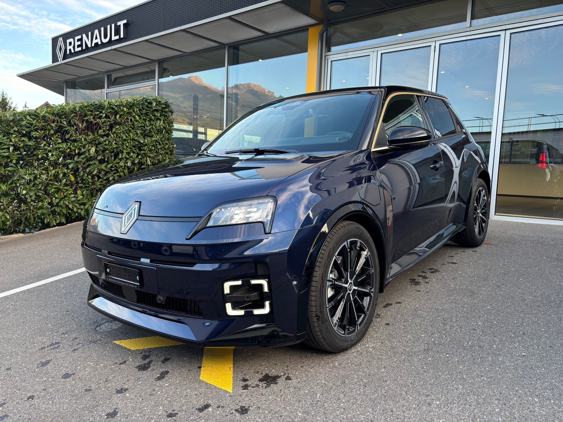 RENAULT R5 E-Tech Comfort Range 52 kWh Iconic Five