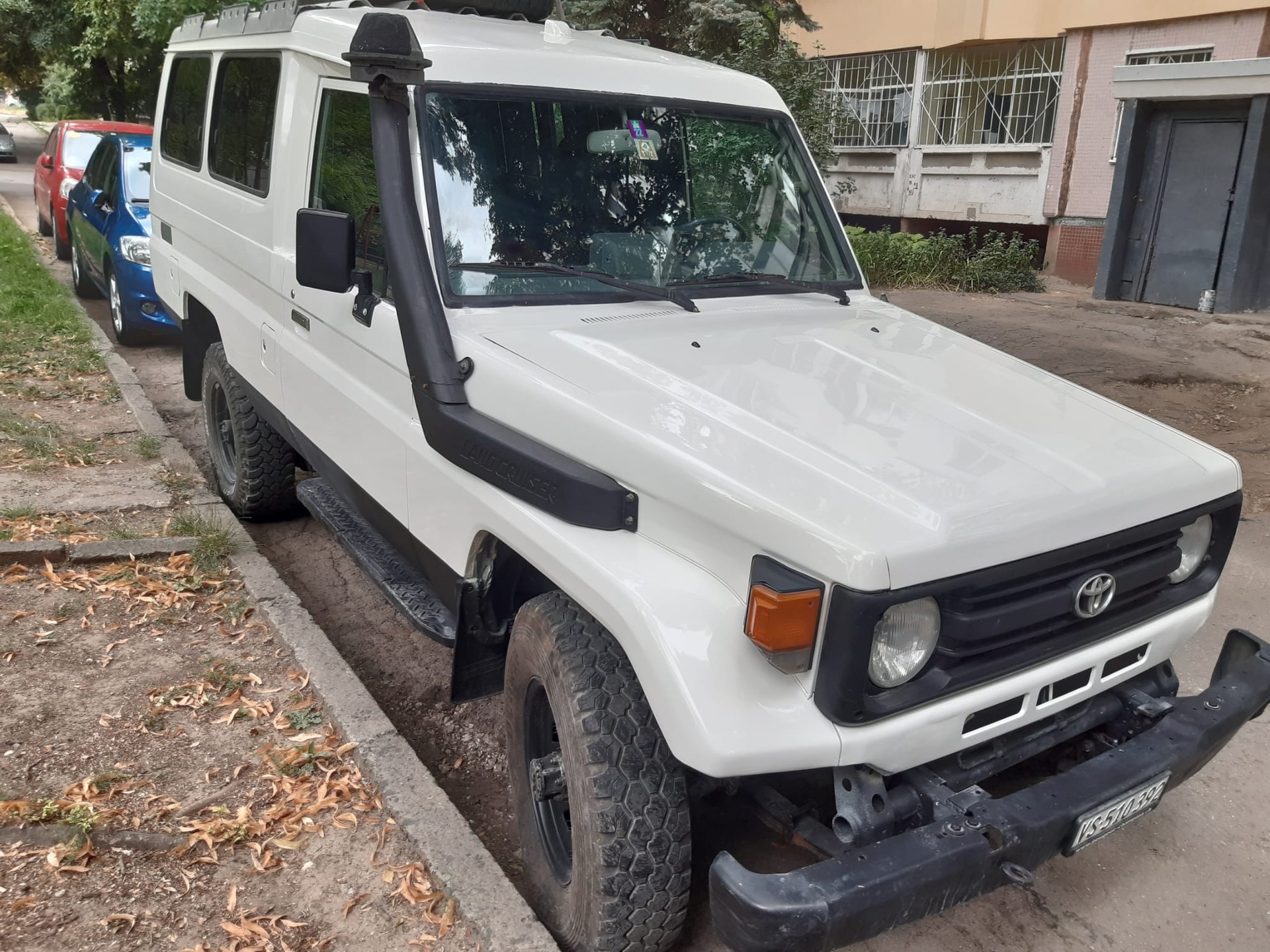 TOYOTA HZJ 75-image-1