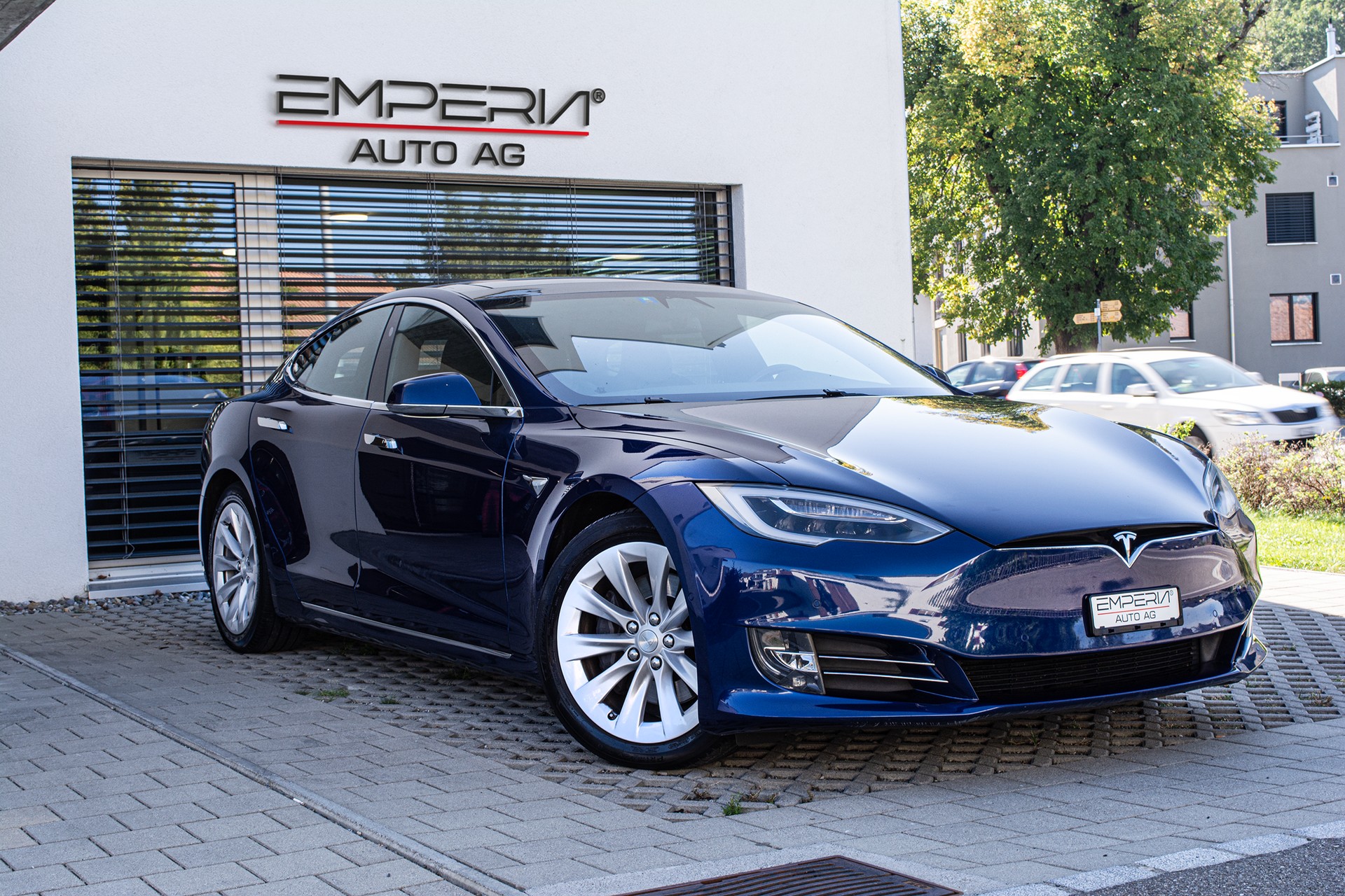 TESLA Model S 75 D-image-1