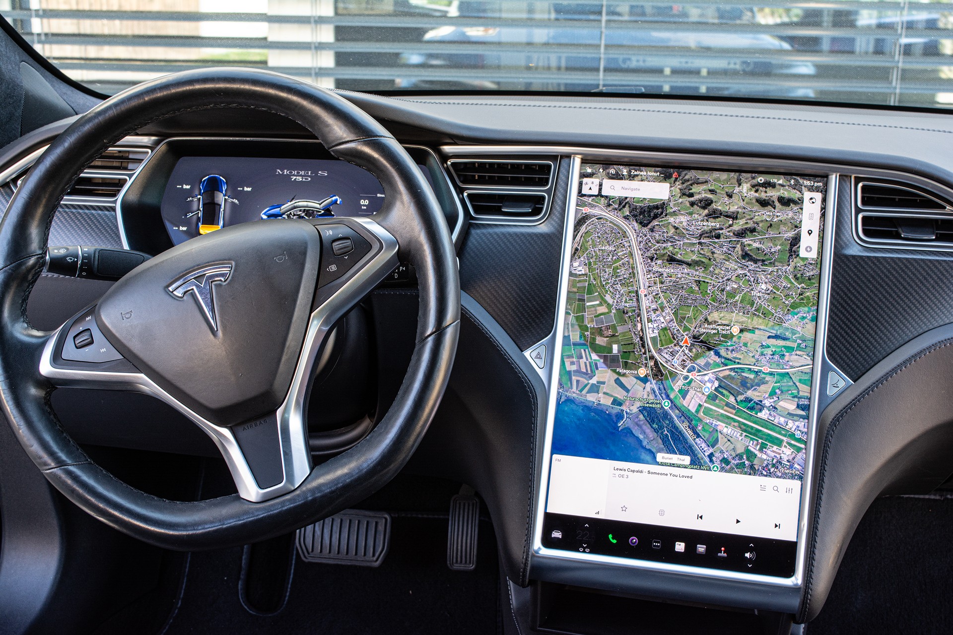 TESLA Model S 75 D-image-17