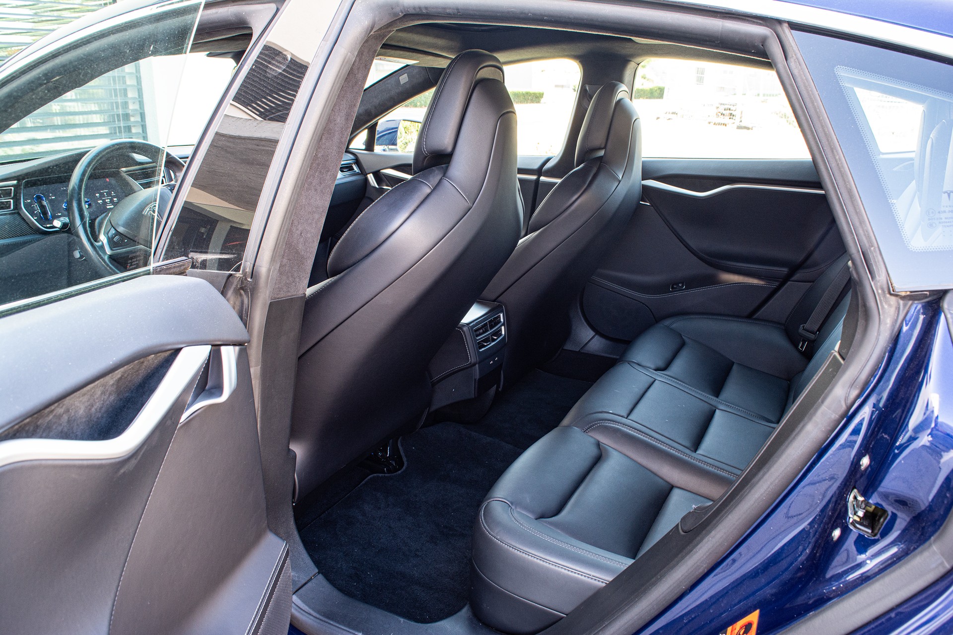 TESLA Model S 75 D-image-12