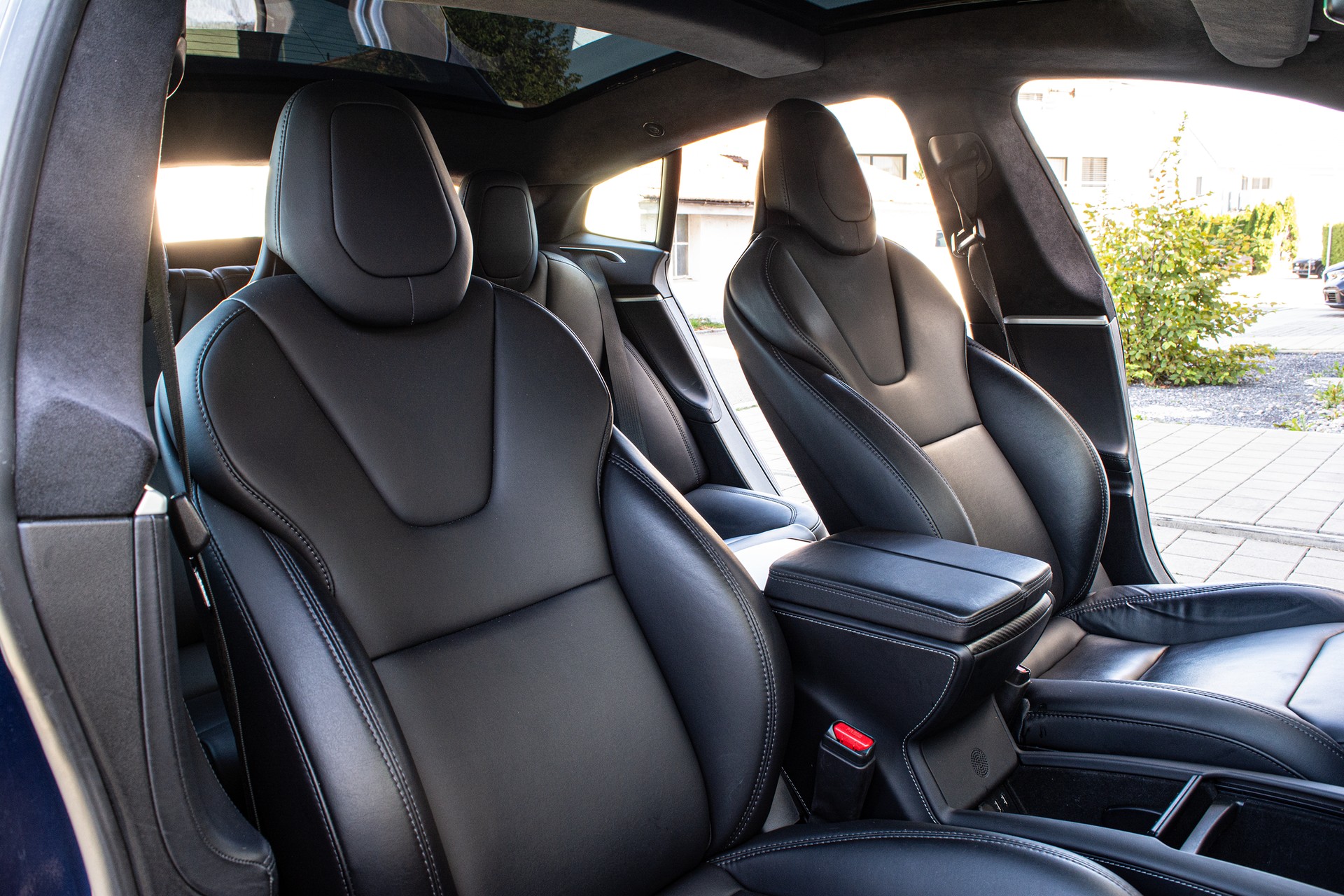 TESLA Model S 75 D-image-25