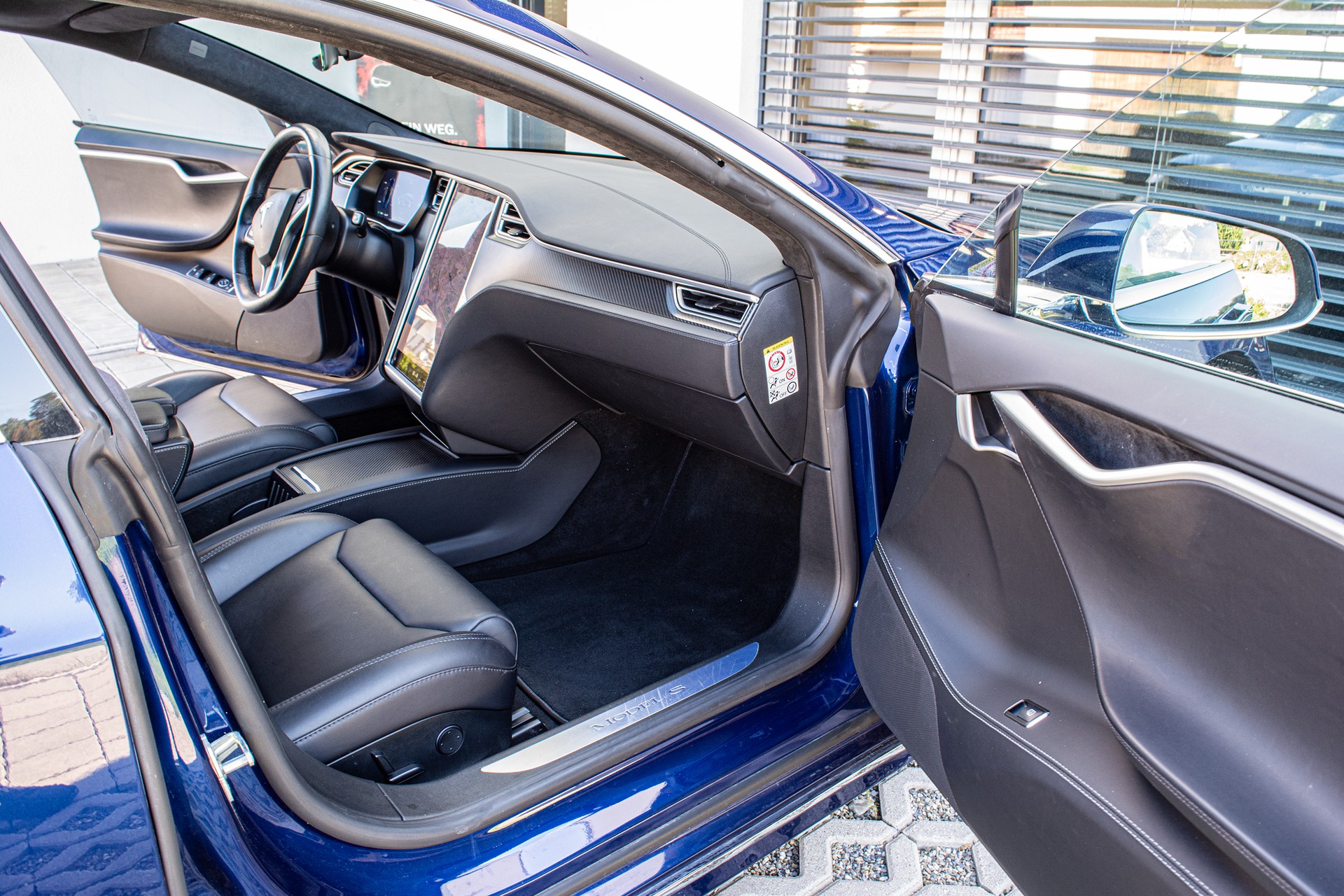 TESLA Model S 75 D-image-14