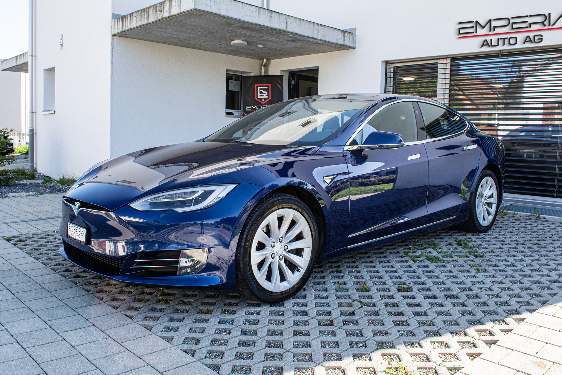 TESLA Model S 75 D-image-6