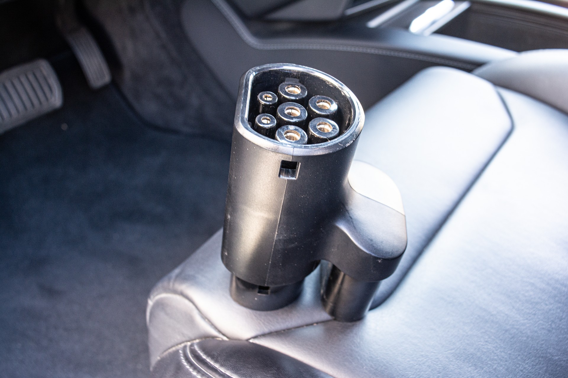 TESLA Model S 75 D-image-31