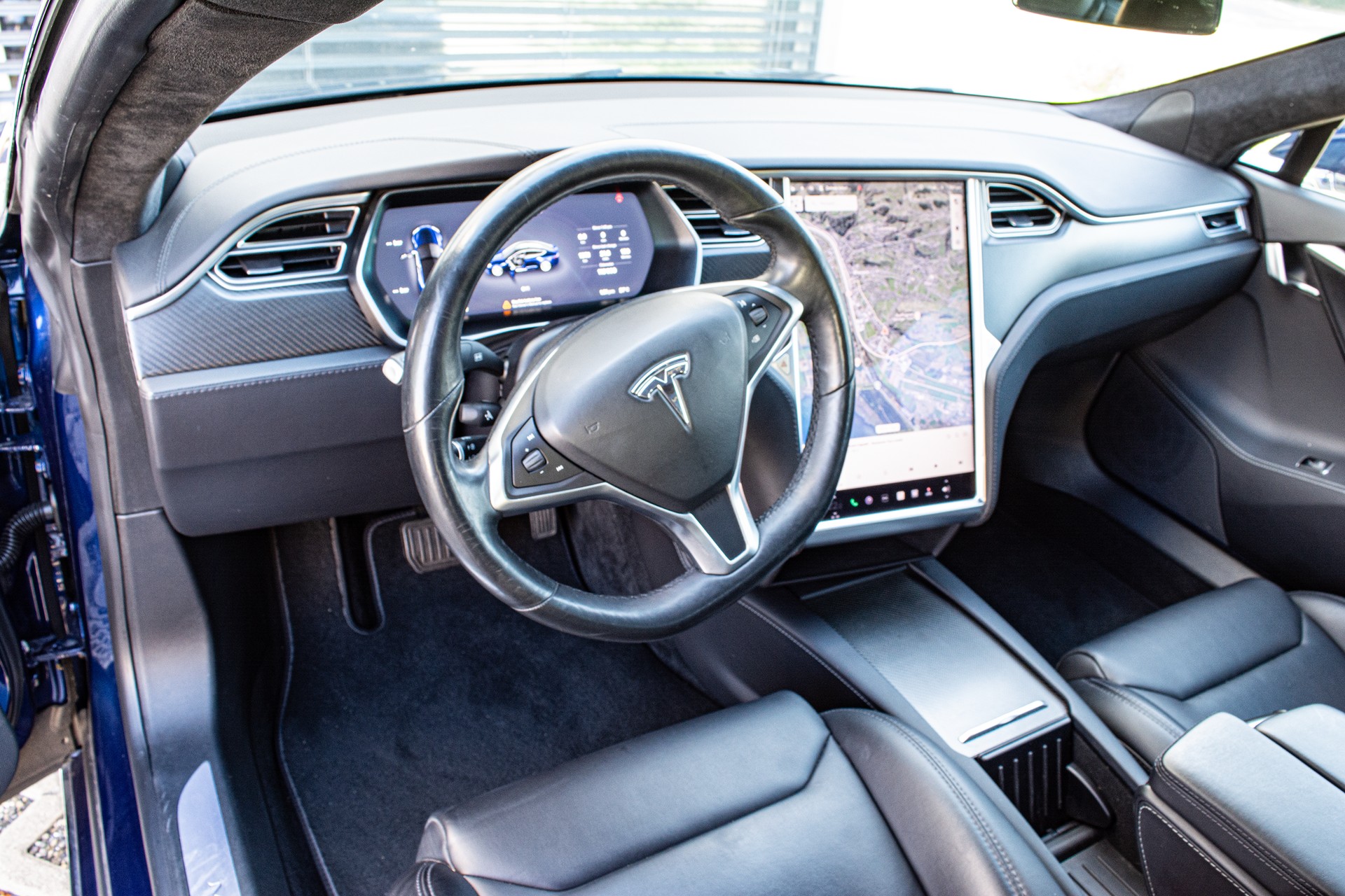 TESLA Model S 75 D-image-11