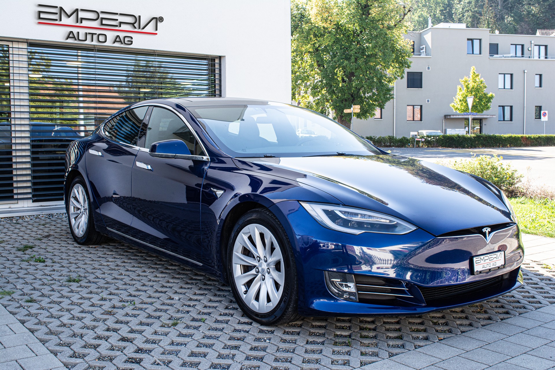 TESLA Model S 75 D-image-7