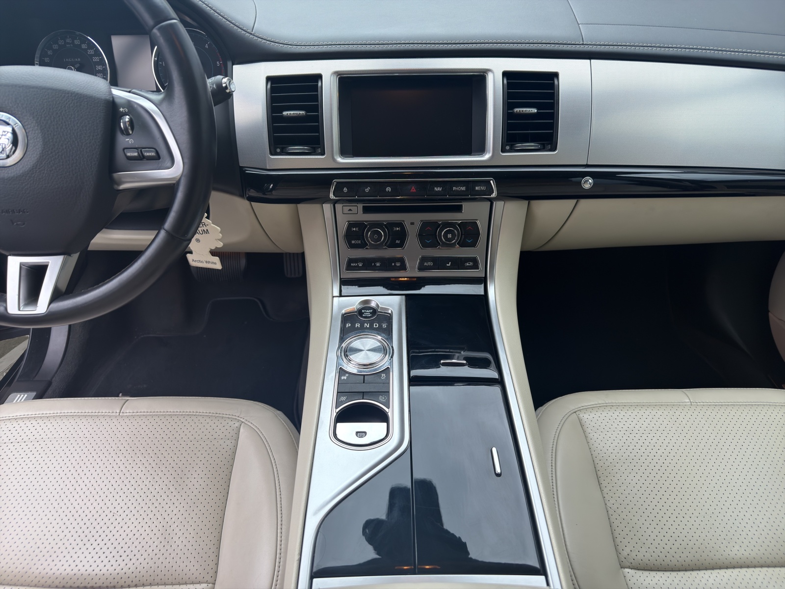 JAGUAR XF Sportbrake 3.0d S V6 Luxury-image-11