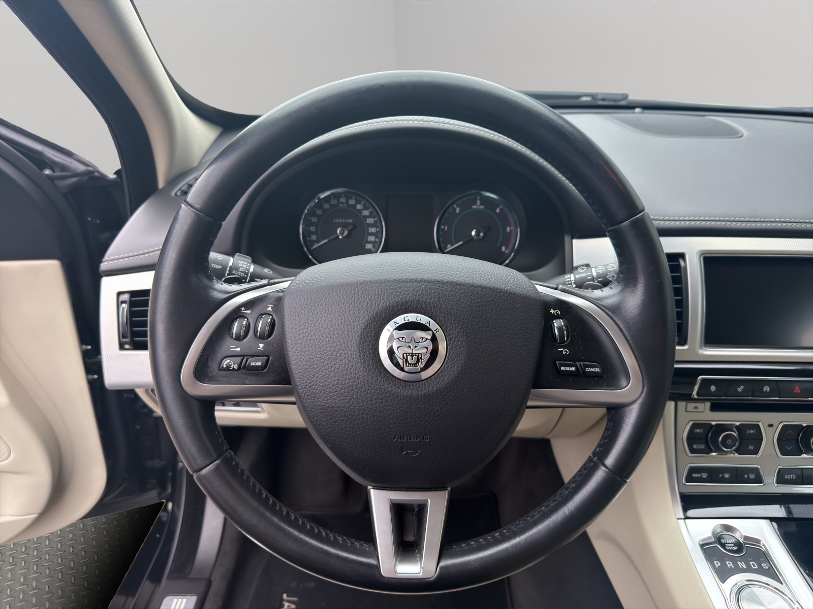 JAGUAR XF Sportbrake 3.0d S V6 Luxury-image-10