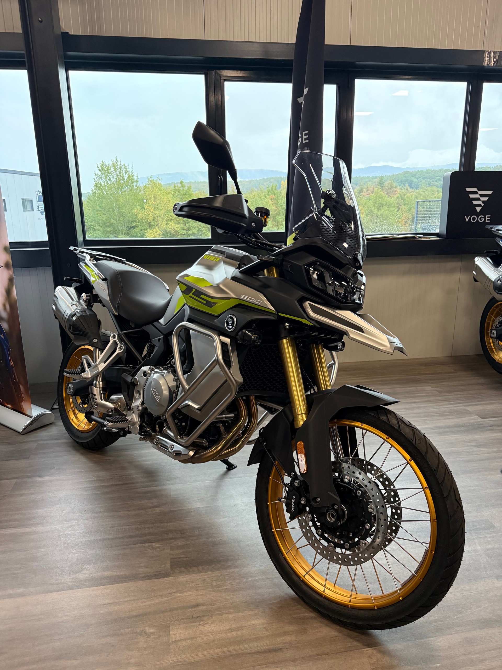 VOGE 900 DSX-showroom-element-2