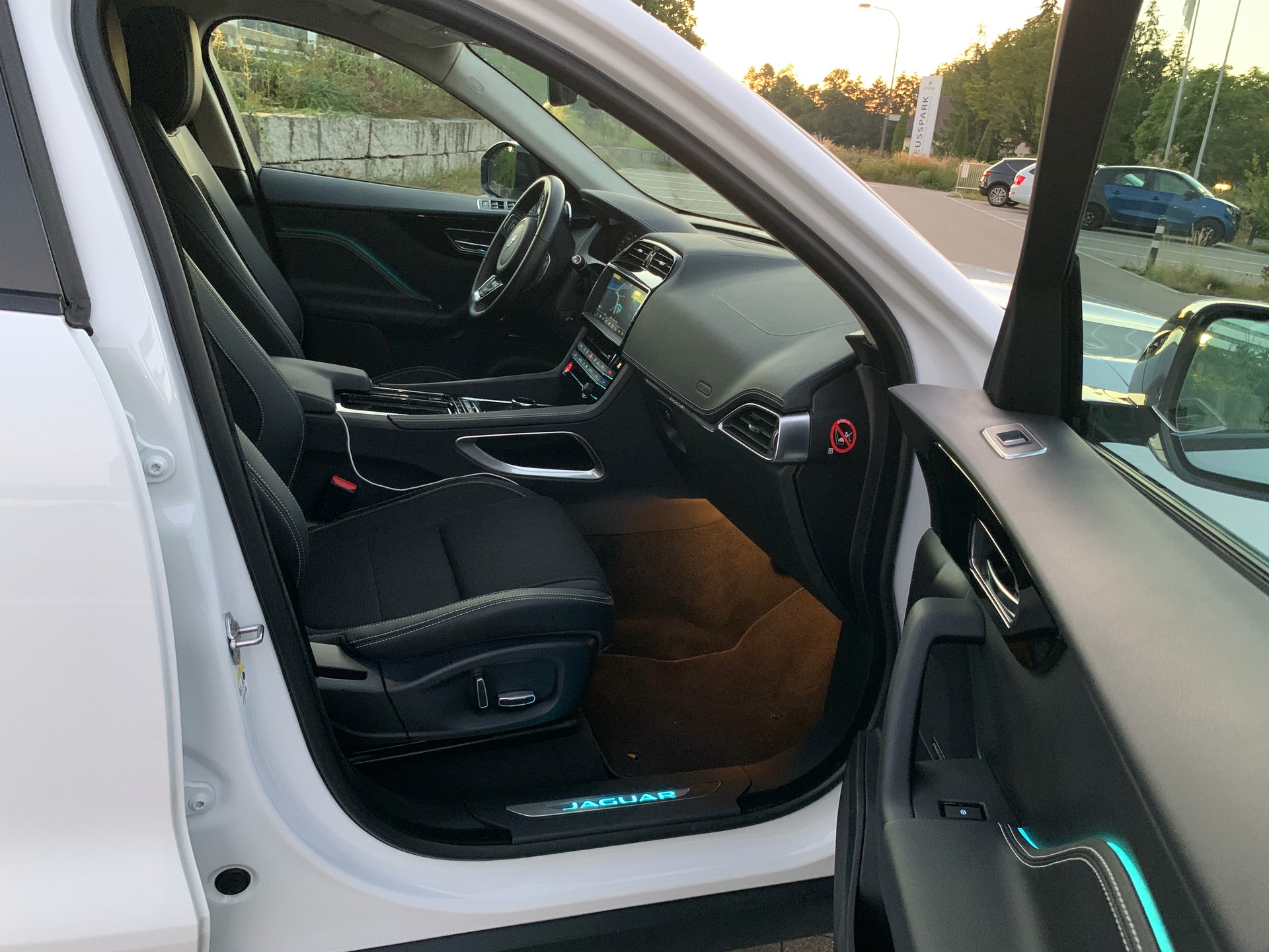 JAGUAR 2.0 T 250 R-Sport AWD-image-4