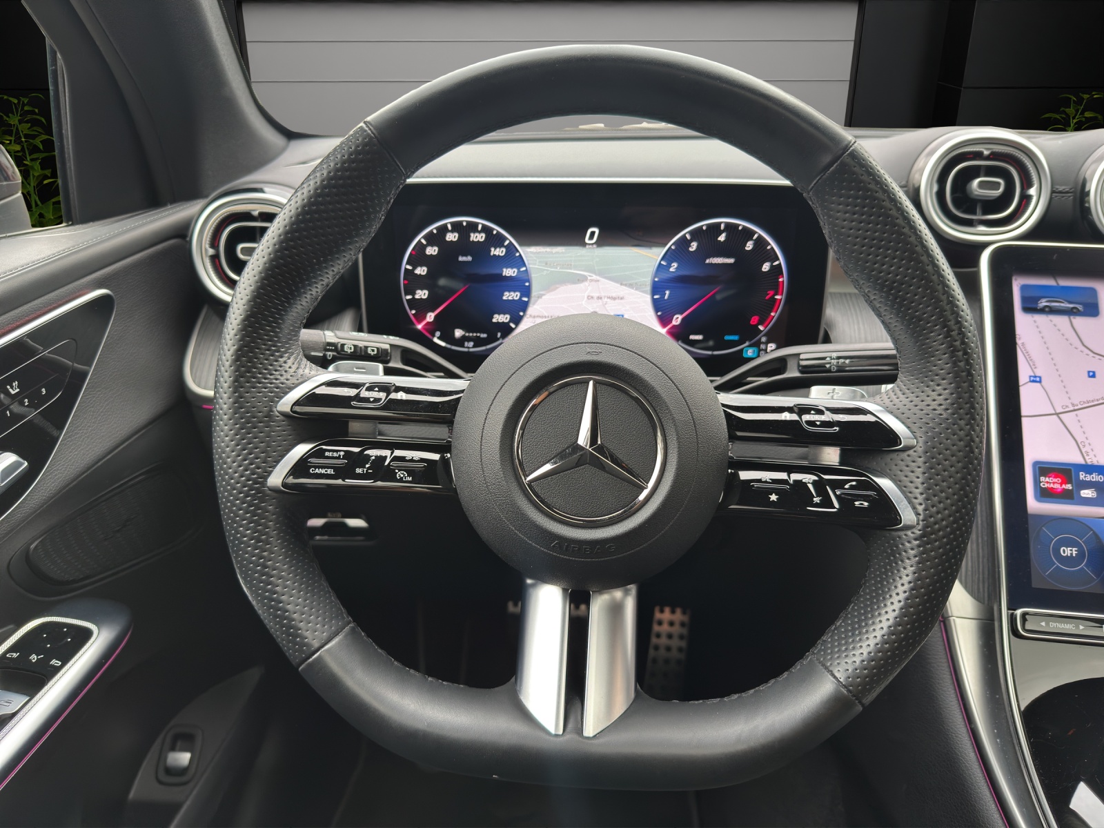MERCEDES-BENZ GLC 300 4M AMG Line-image-8