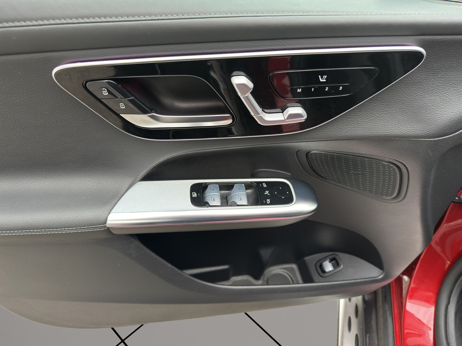 MERCEDES-BENZ GLC 300 4M AMG Line-image-13