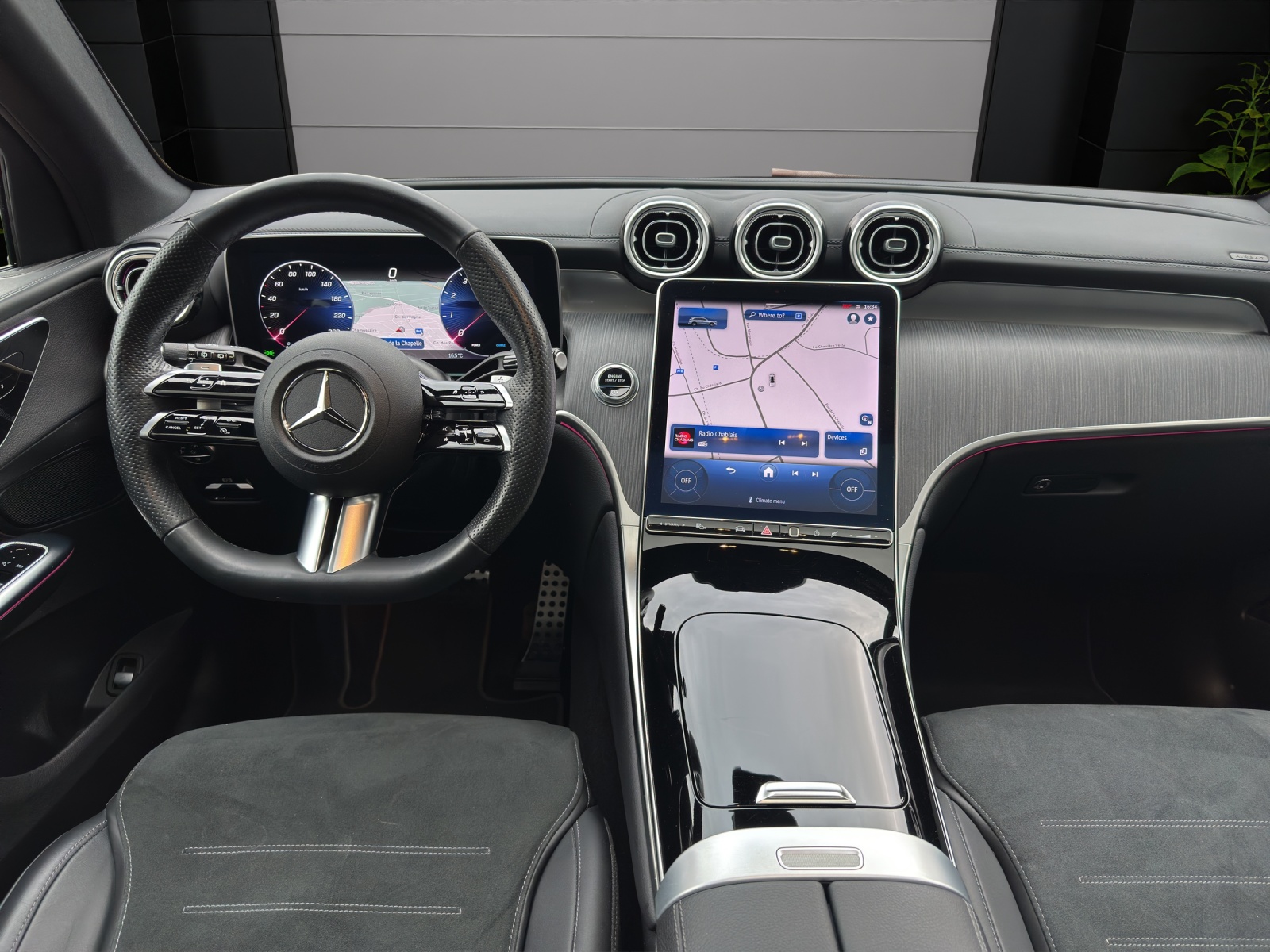 MERCEDES-BENZ GLC 300 4M AMG Line-image-7
