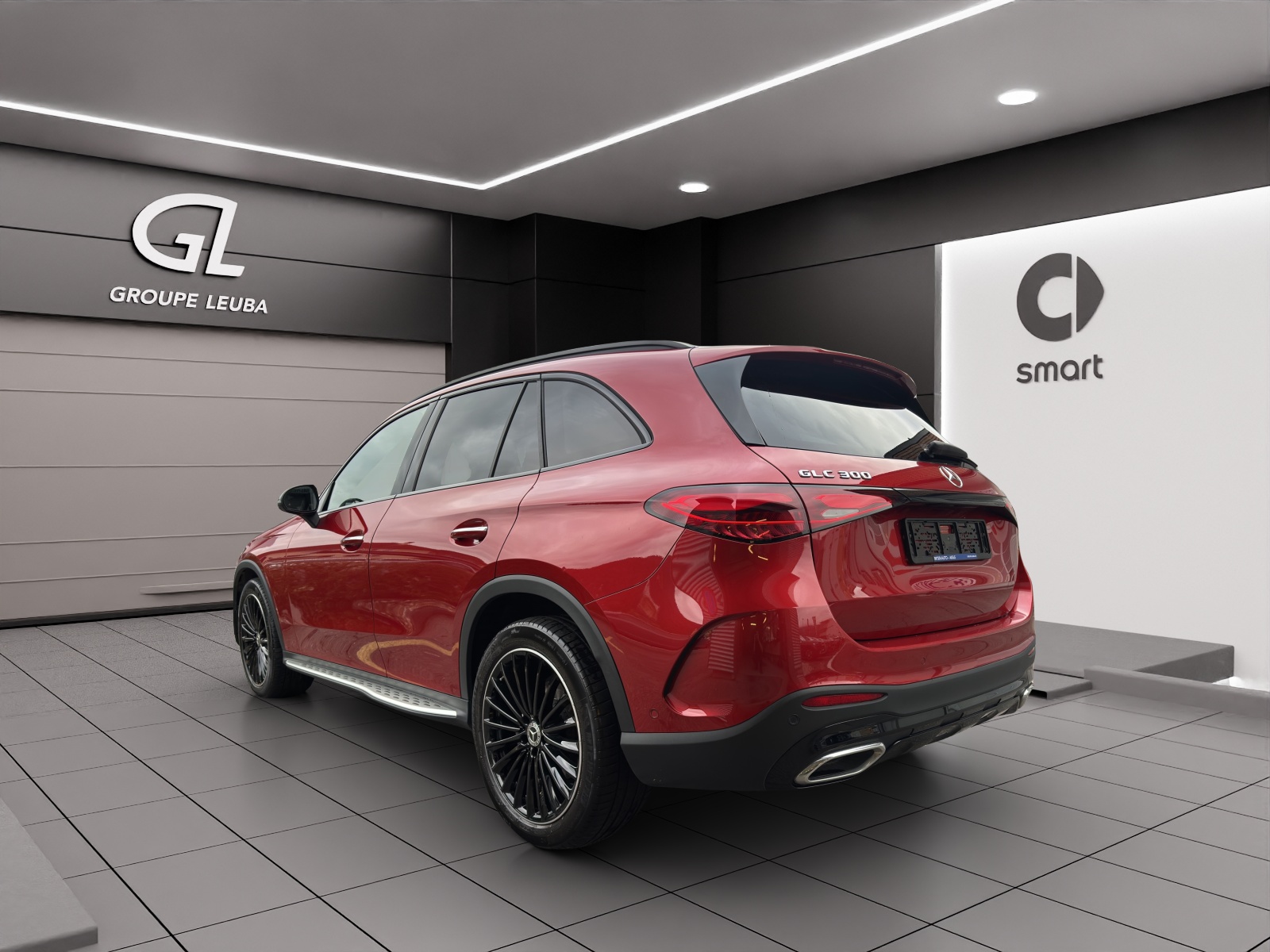 MERCEDES-BENZ GLC 300 4M AMG Line-image-3