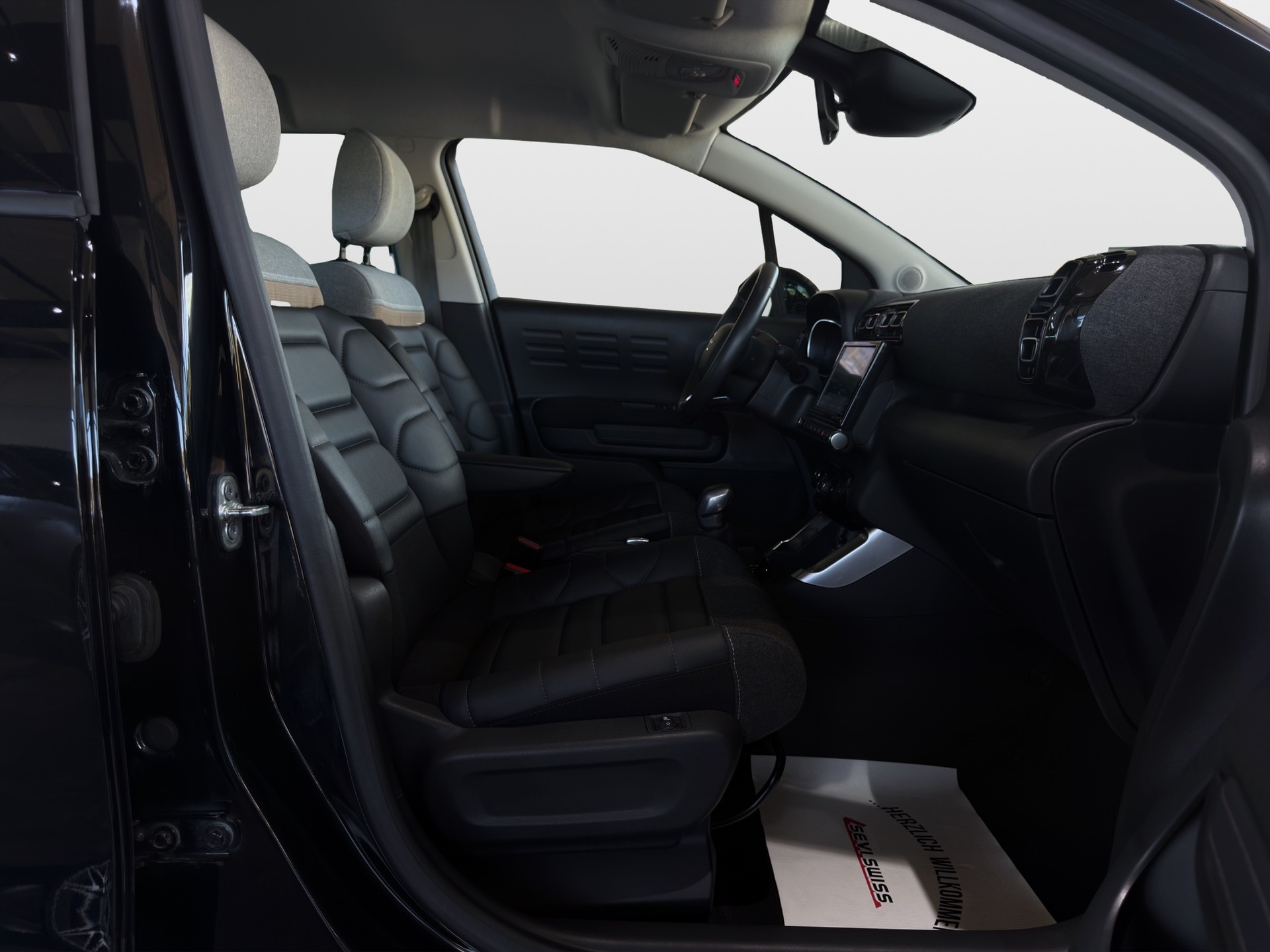 CITROEN C3 Aircross 1.2i PureTech Shine EAT*Frisch ab MFK,1 Jahr oder 20'000km Garantie auf Motor und Getriebe*-image-18