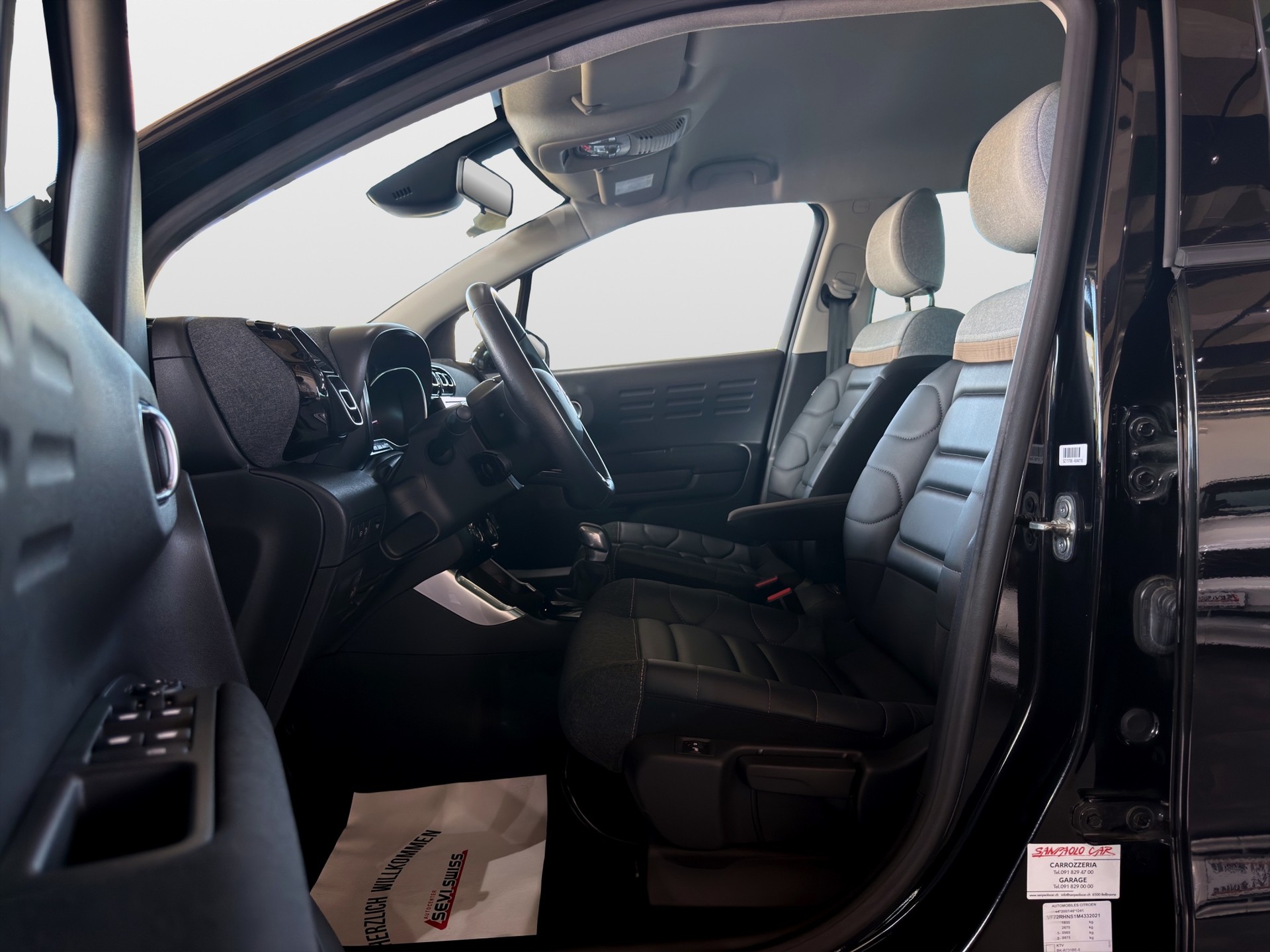 CITROEN C3 Aircross 1.2i PureTech Shine EAT*Frisch ab MFK,1 Jahr oder 20'000km Garantie auf Motor und Getriebe*-image-9