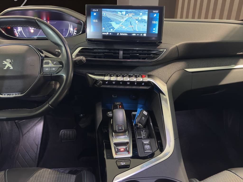 PEUGEOT 3008 1.2 PureTech Allure Pack EAT8-image-14