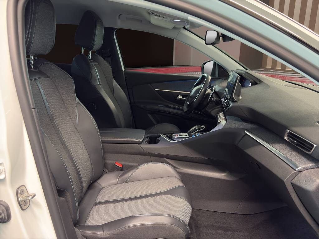 PEUGEOT 3008 1.2 PureTech Allure Pack EAT8-image-6