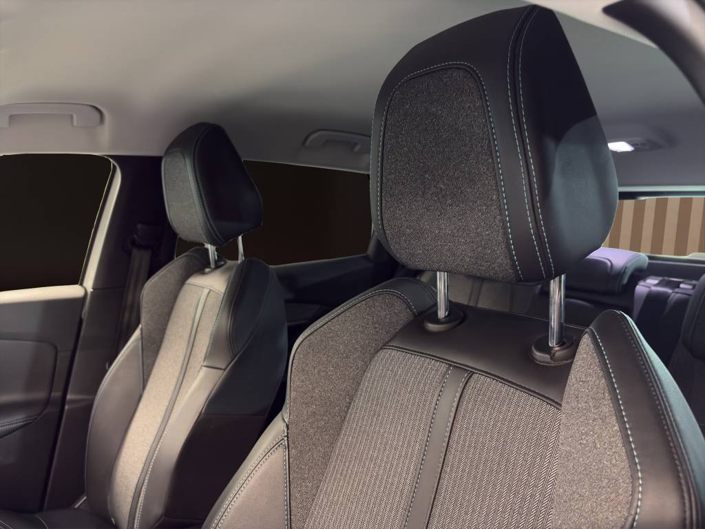 PEUGEOT 3008 1.2 PureTech Allure Pack EAT8-image-15