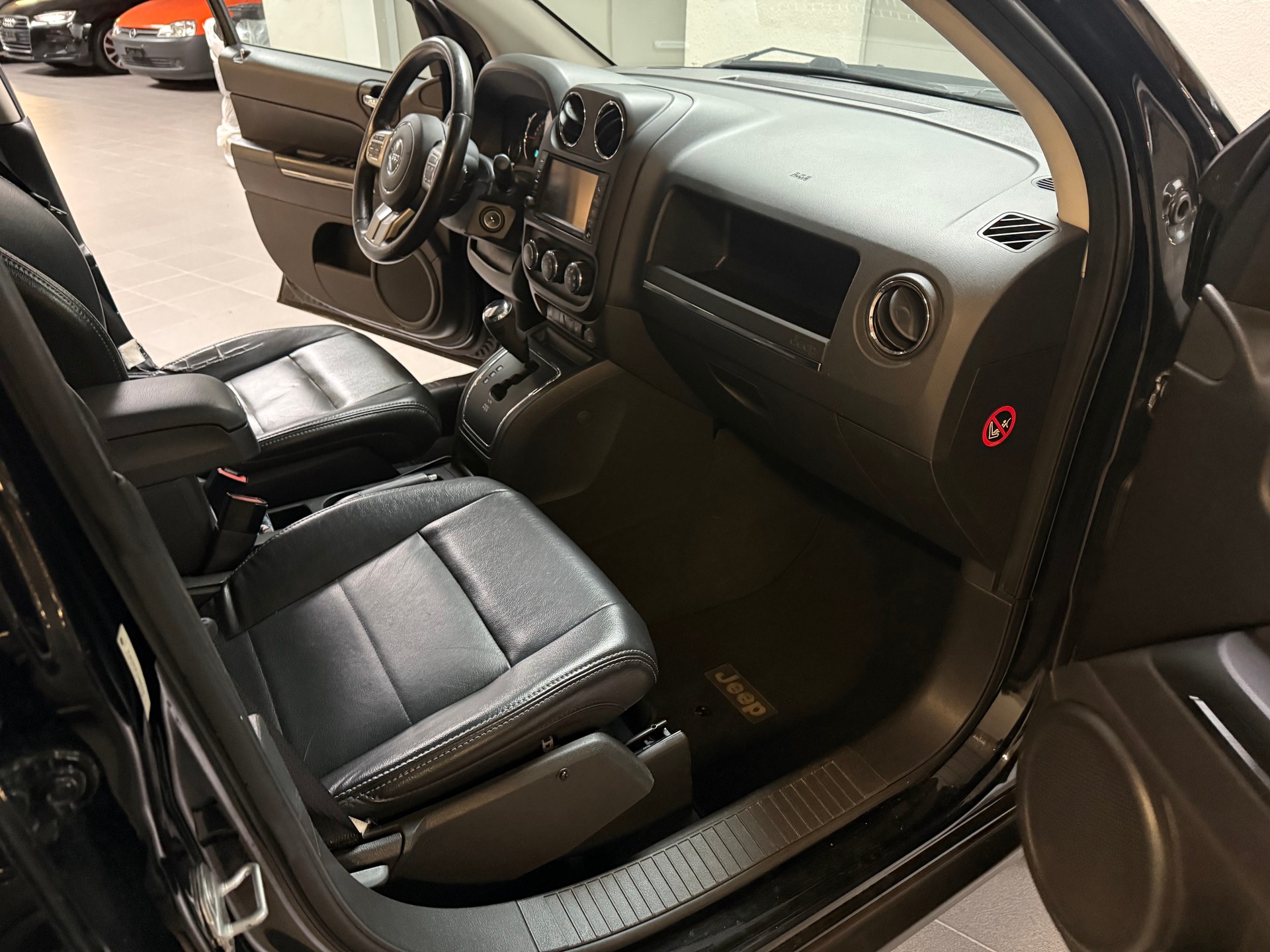 JEEP Compass 2.4 Limited CVT-image-17