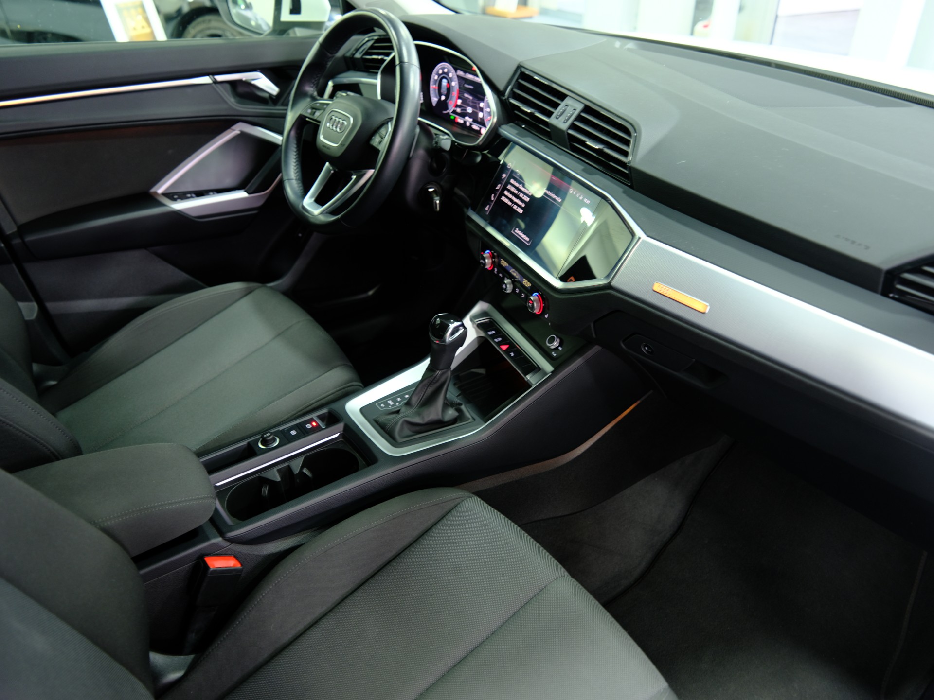 AUDI Q3 35 TFSI S-tronic *ACC* *Rückfahrkamera*-image-18