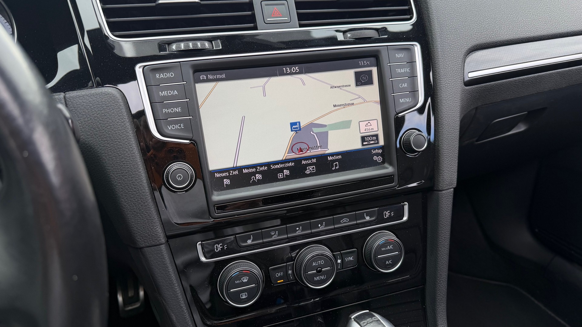VW Golf 2.0 TSI R 4Motion DSG-image-14