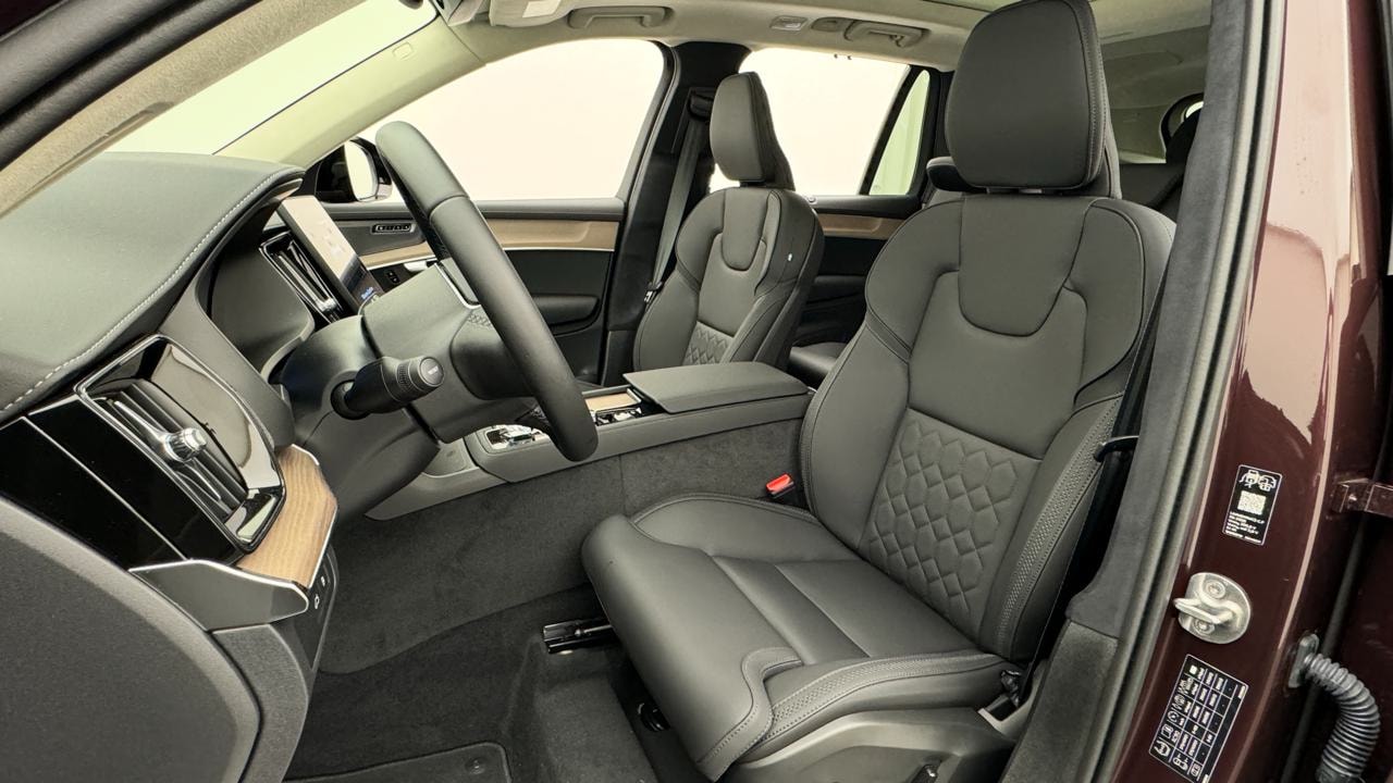 VOLVO XC90 T8 AWD PluginHybrid Ultra Dark Geartronic-image-4
