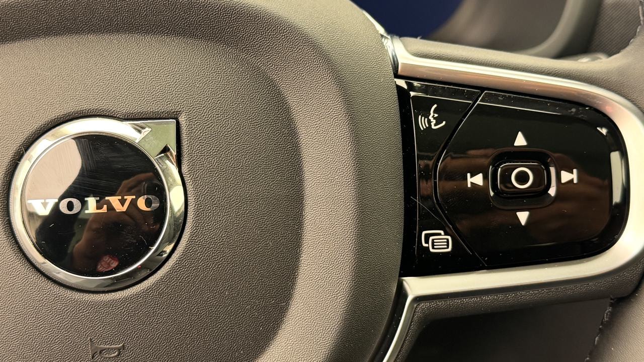 VOLVO XC90 T8 AWD PluginHybrid Ultra Dark Geartronic-image-9