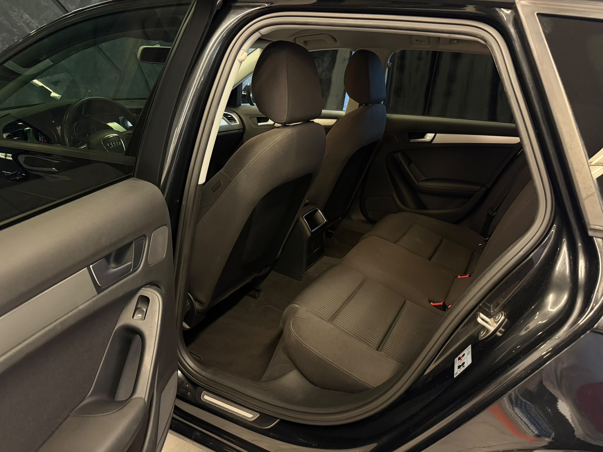 AUDI A4 Avant 2.0 TDI multitronic-image-9