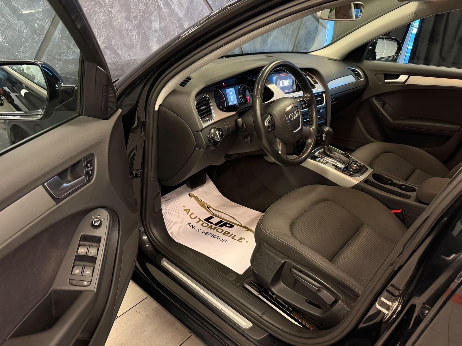 AUDI A4 Avant 2.0 TDI multitronic-image-8