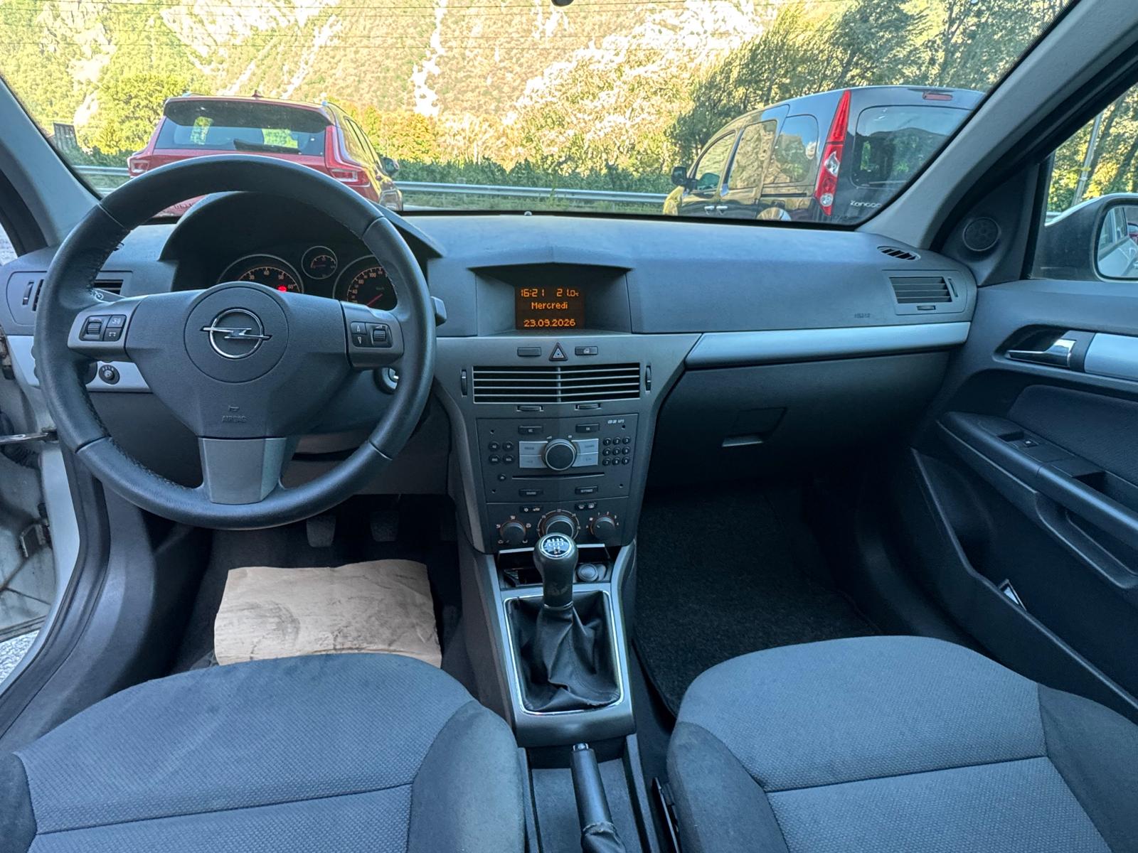 OPEL Astra 1.8i 16V Cosmo-image-6