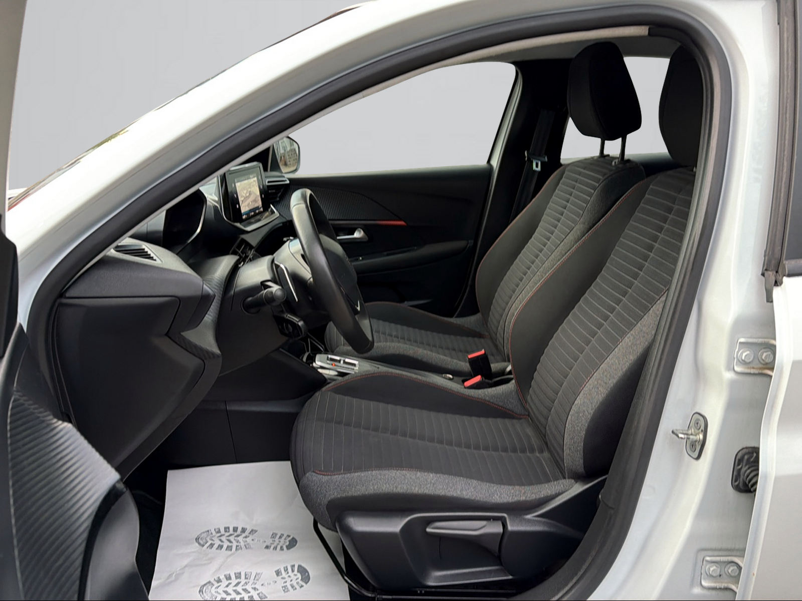 PEUGEOT 208 1.2 PureTech Active Pack EAT8-image-9