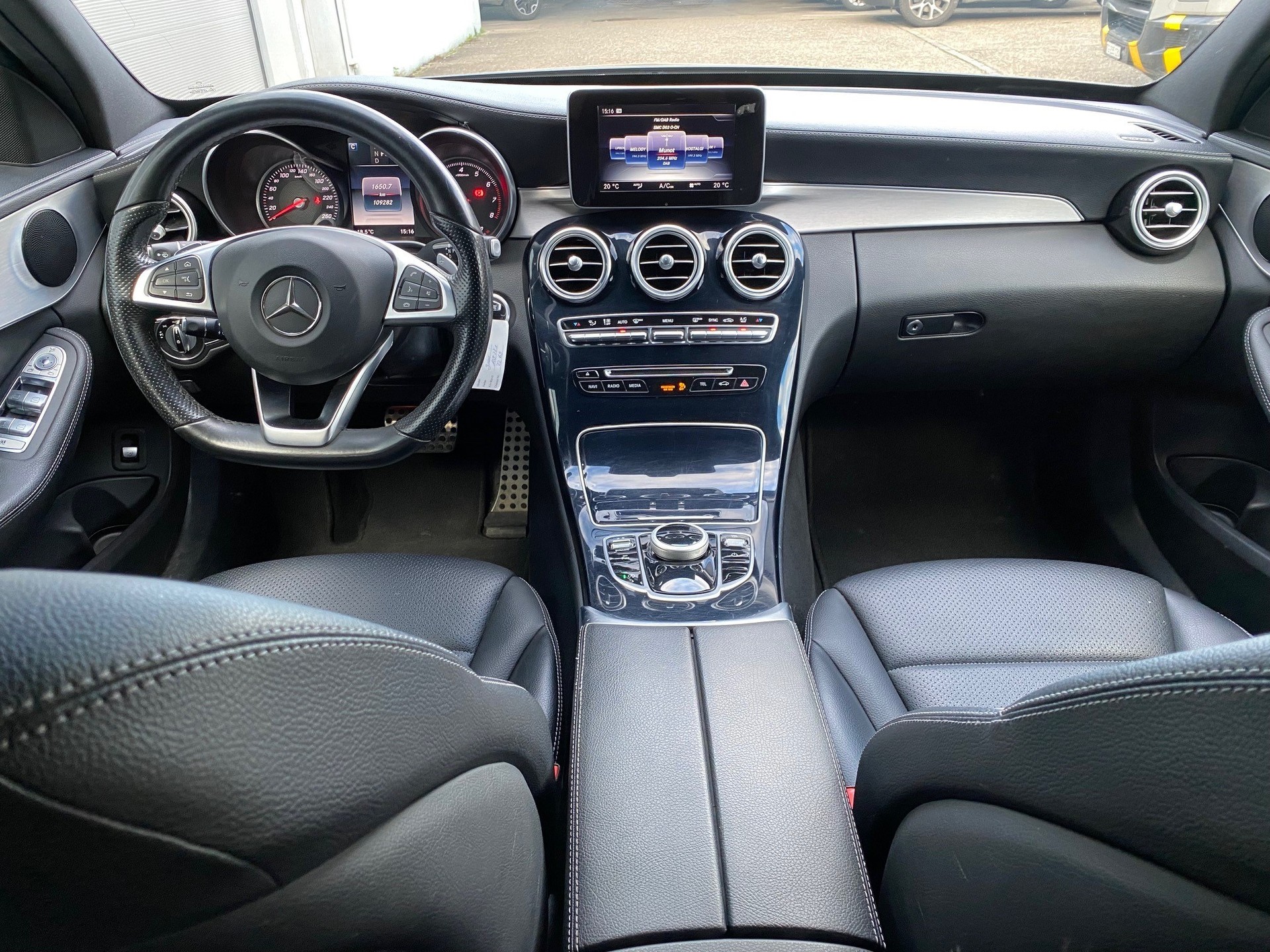 MERCEDES-BENZ C 200 AMG Line 7G-Tronic-showroom-element-3