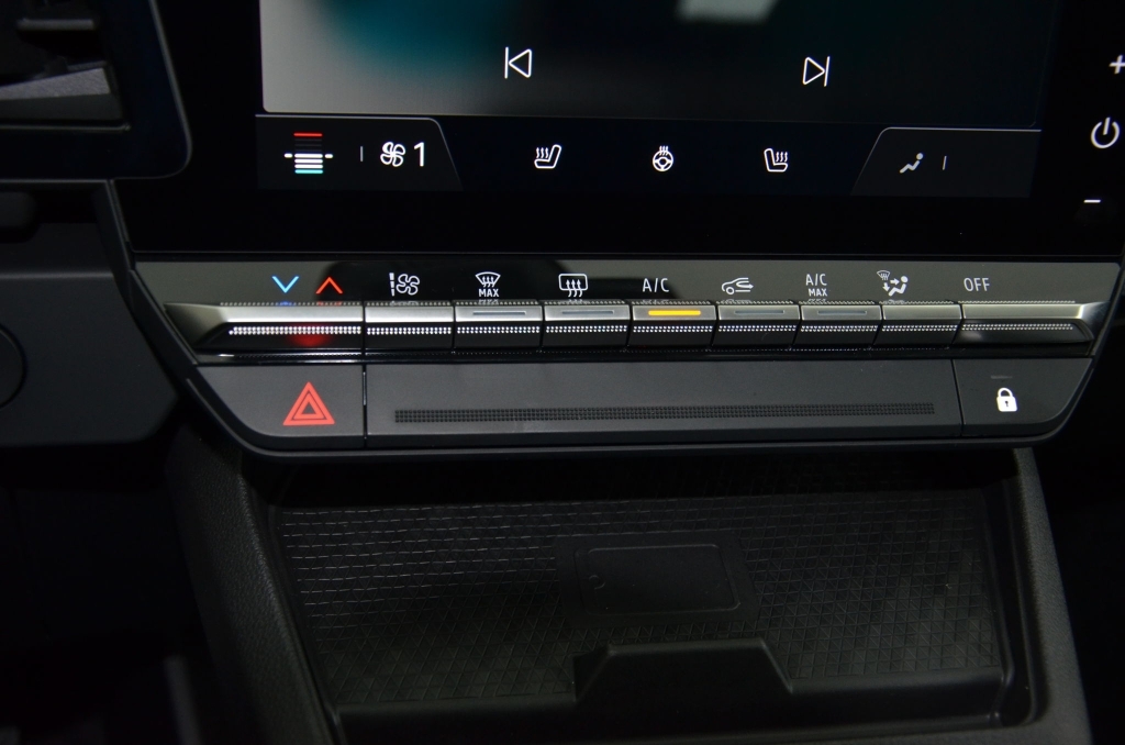 RENAULT Megane E-Tech EV60 *EQUILIBRE*-image-21