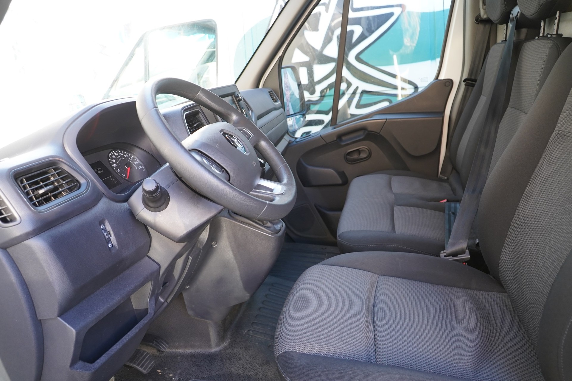 RENAULT Master T35 ENERGY 2.3dCi 150 L2H2-image-4