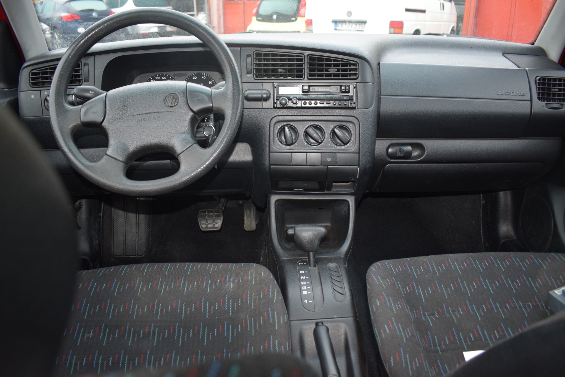 VW GOLF-image-4